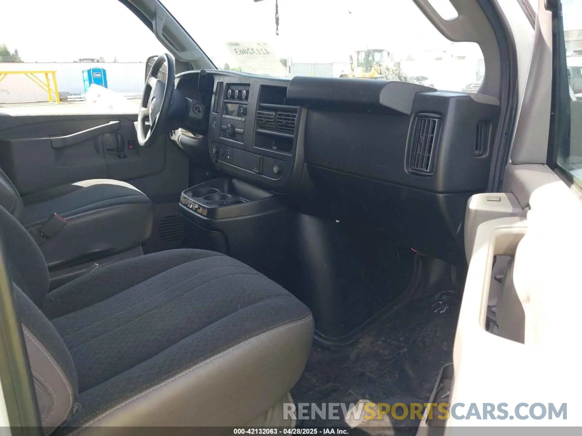5 fotografías del automóvil dañado 1GTW7AFG4K1347442 GMC SAVANA 2500 2019