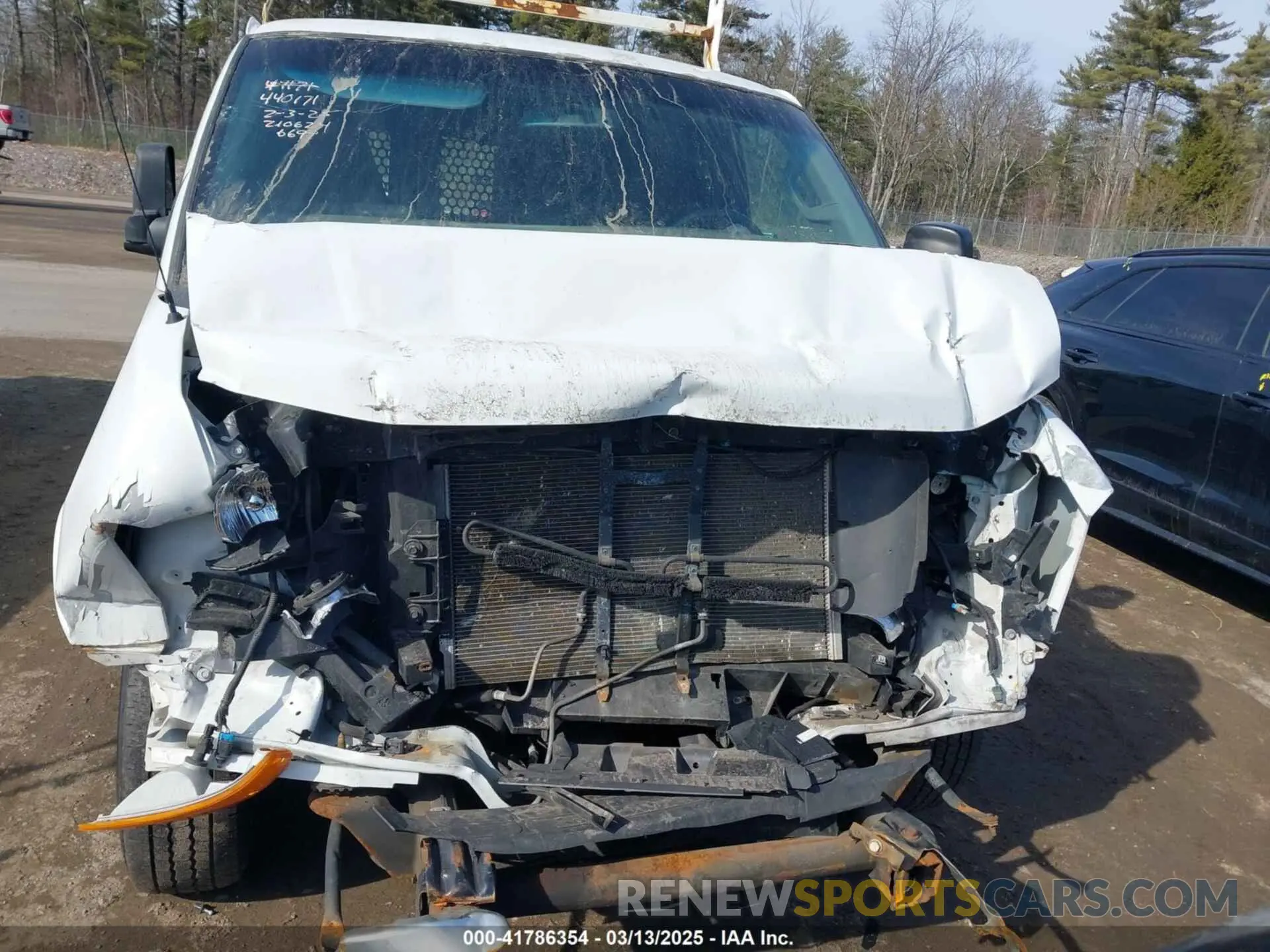 13 fotografías del automóvil dañado 1GTW7AFG5K1210624 GMC SAVANA 2500 2019