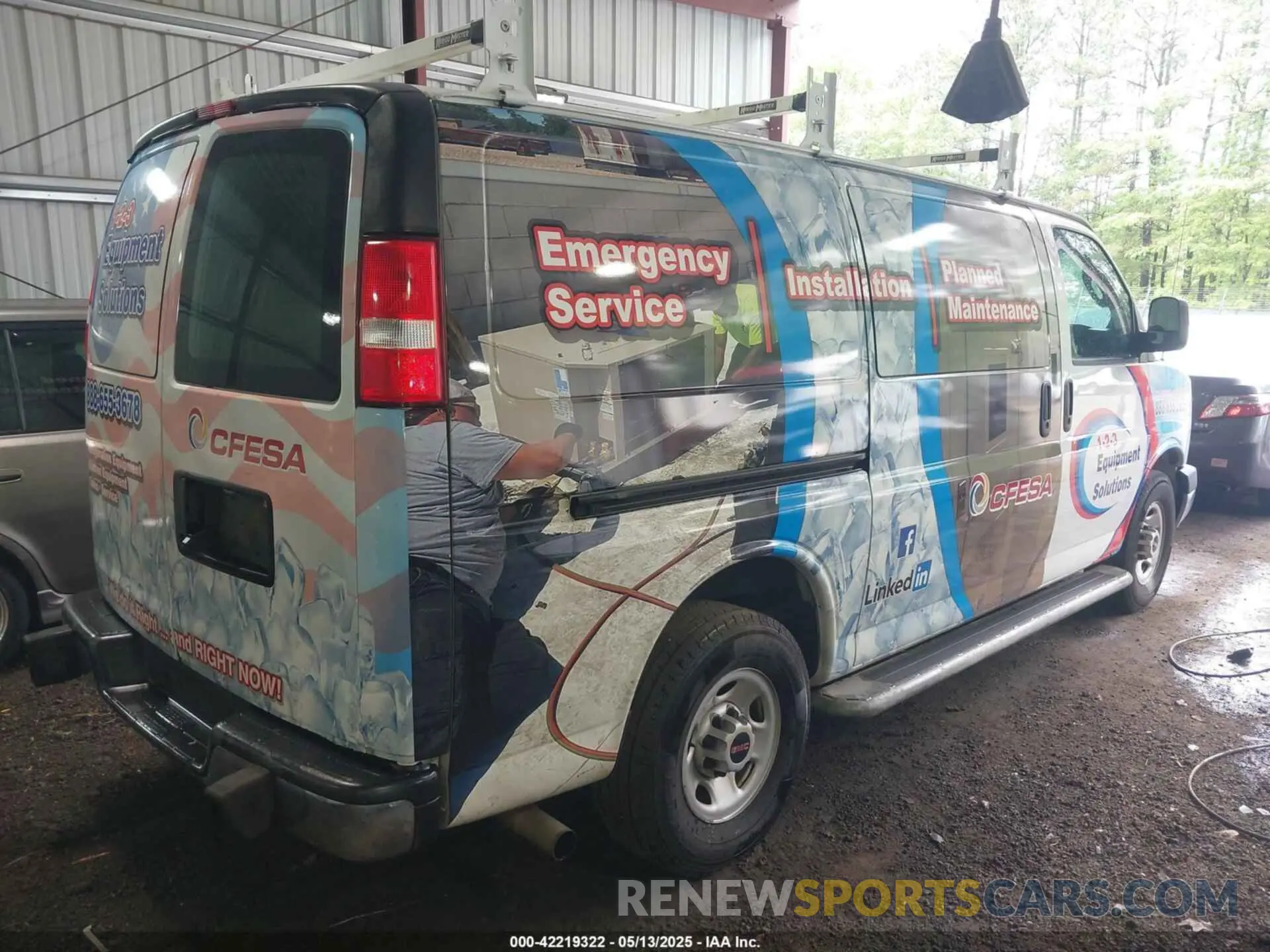 4 fotografías del automóvil dañado 1GTW7AFG8K1304433 GMC SAVANA 2500 2019
