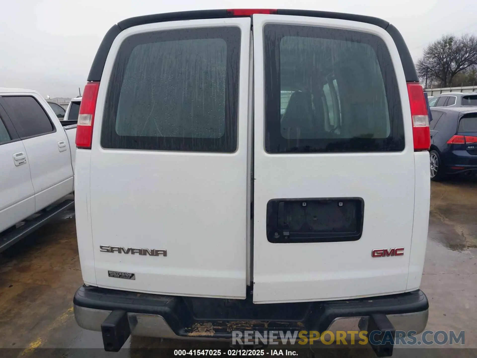17 fotografías del automóvil dañado 1GTW7AFGXK1220517 GMC SAVANA 2500 2019