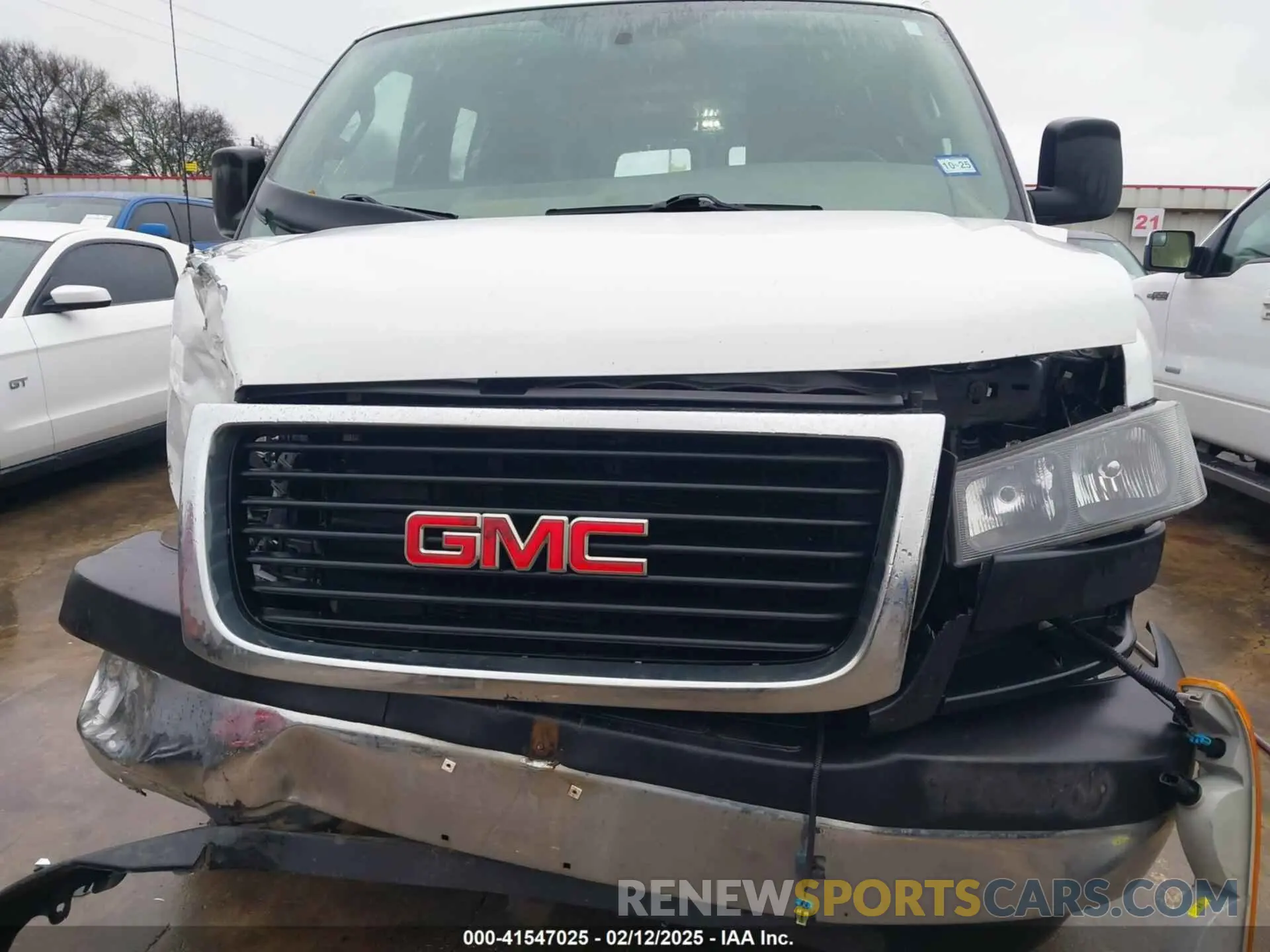 18 fotografías del automóvil dañado 1GTW7AFGXK1220517 GMC SAVANA 2500 2019