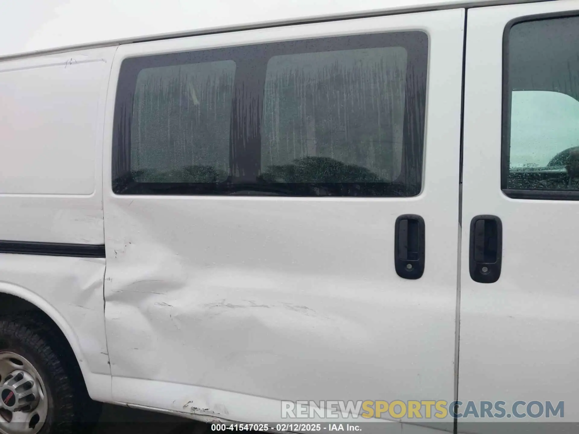 21 fotografías del automóvil dañado 1GTW7AFGXK1220517 GMC SAVANA 2500 2019