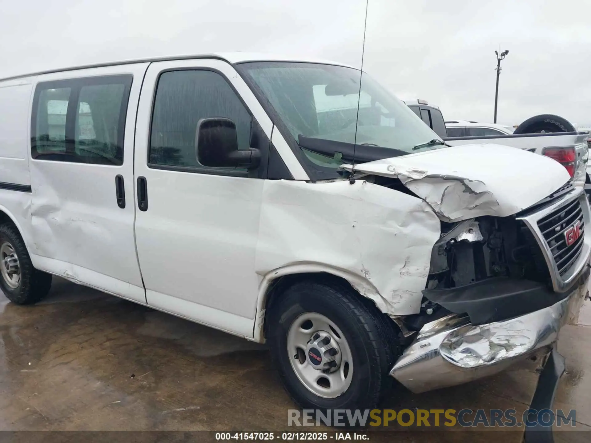 6 fotografías del automóvil dañado 1GTW7AFGXK1220517 GMC SAVANA 2500 2019