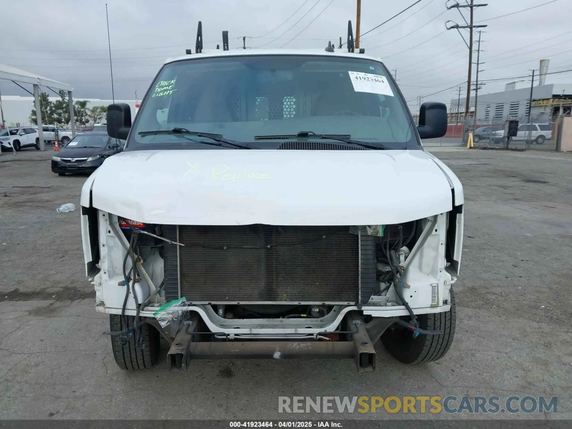 13 fotografías del automóvil dañado 1GTW7AFPXK1287974 GMC SAVANA 2500 2019