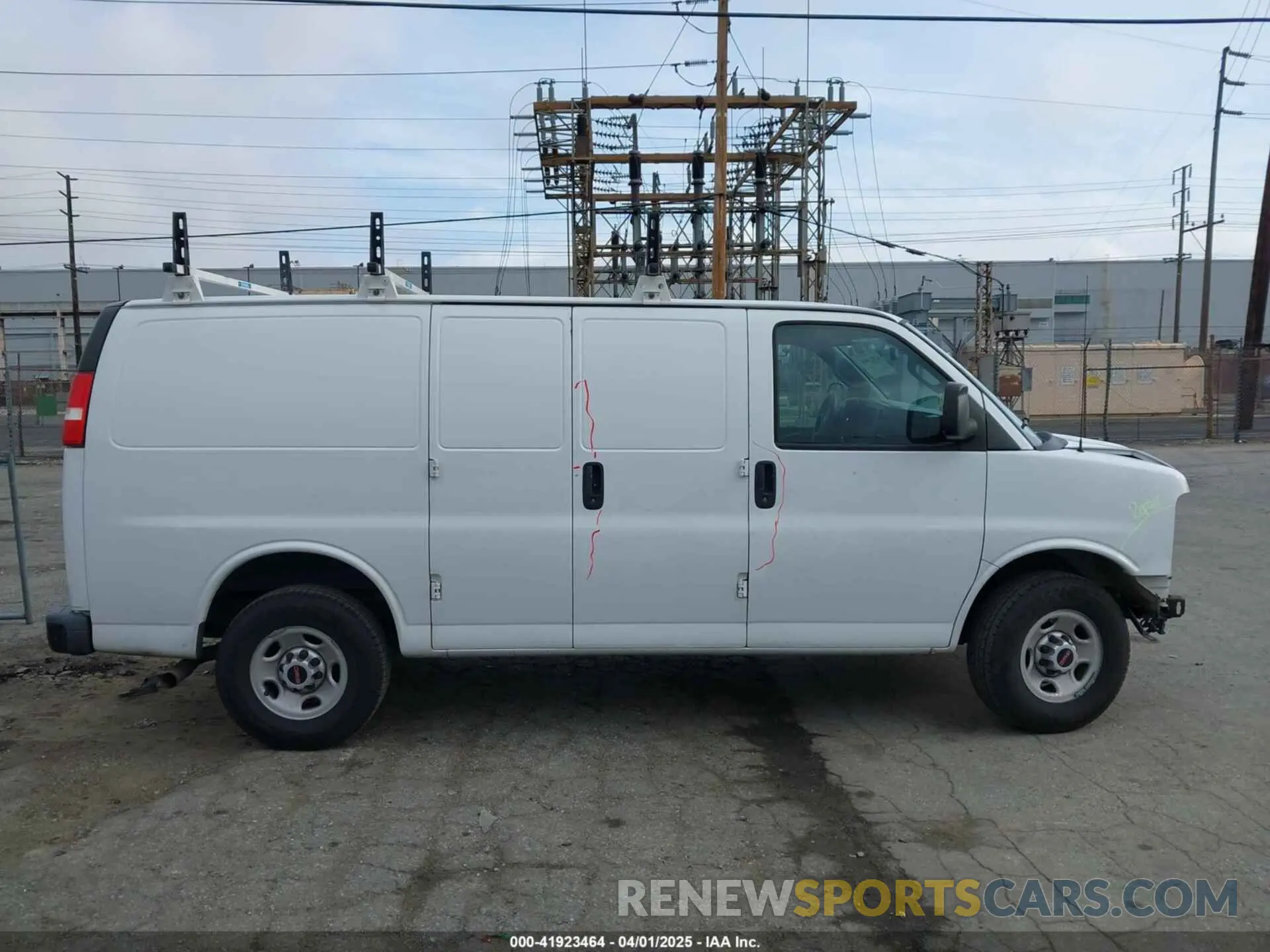 14 fotografías del automóvil dañado 1GTW7AFPXK1287974 GMC SAVANA 2500 2019