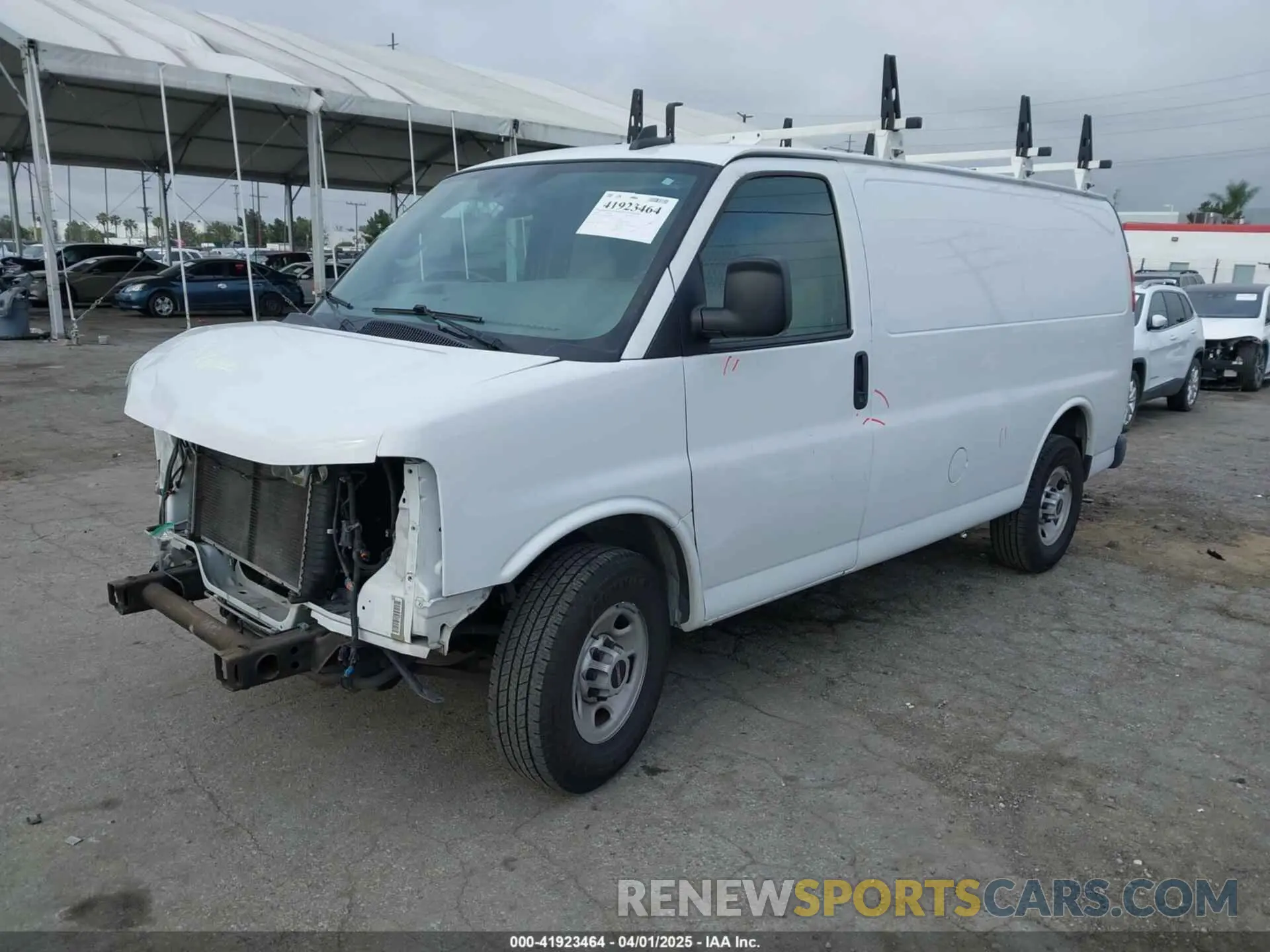 2 fotografías del automóvil dañado 1GTW7AFPXK1287974 GMC SAVANA 2500 2019