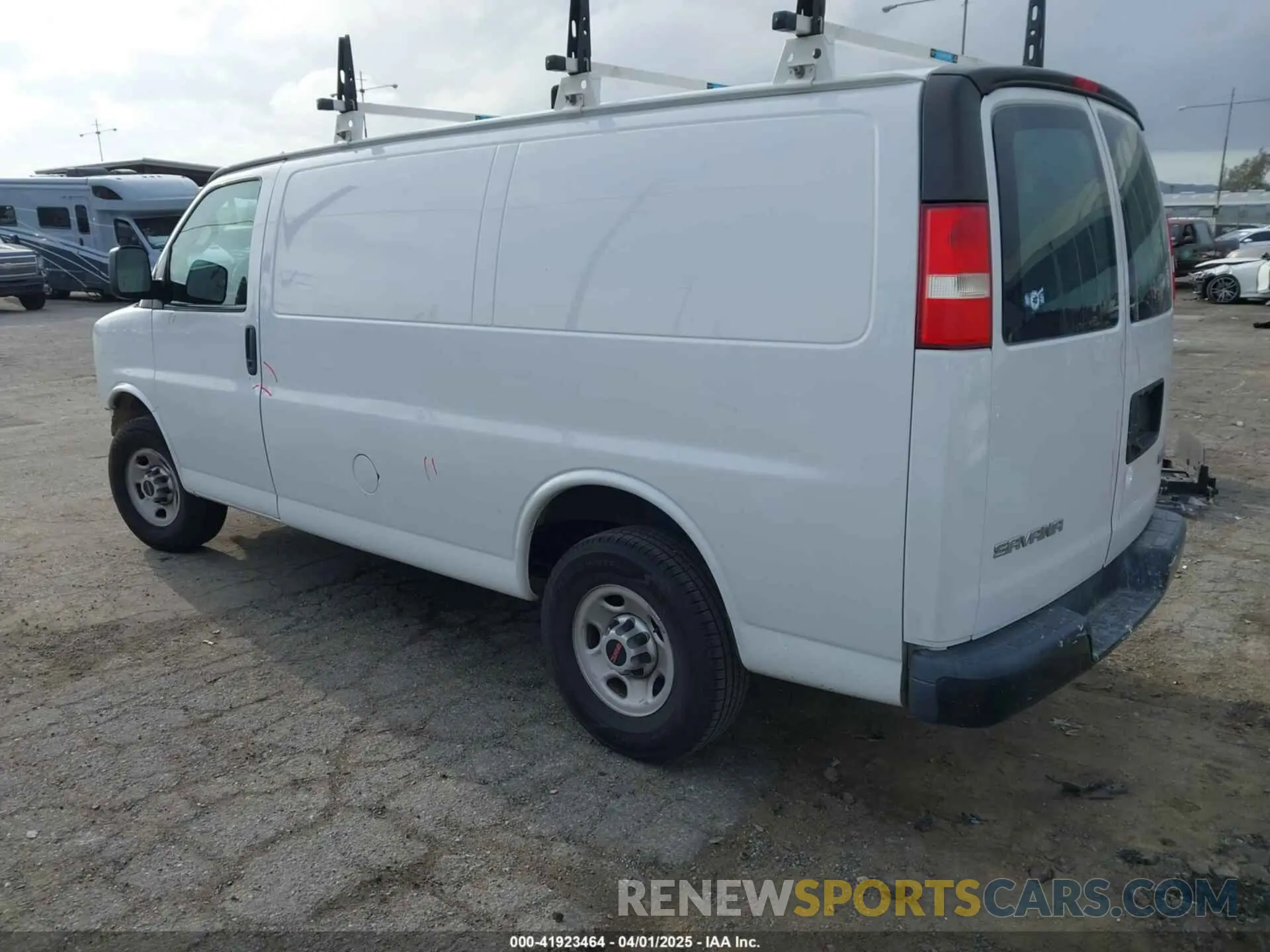 3 fotografías del automóvil dañado 1GTW7AFPXK1287974 GMC SAVANA 2500 2019