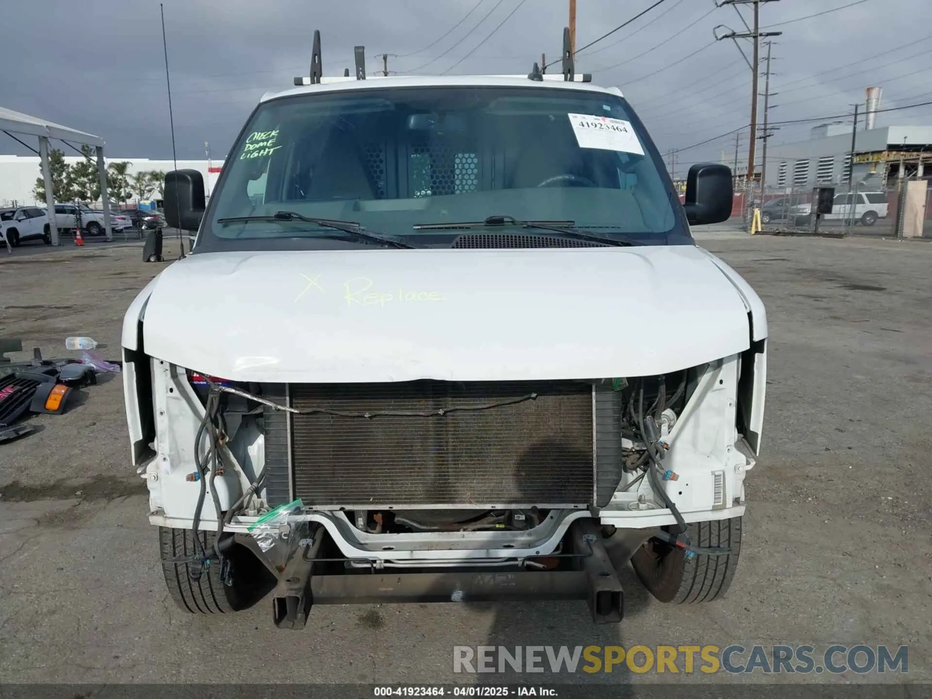 6 fotografías del automóvil dañado 1GTW7AFPXK1287974 GMC SAVANA 2500 2019