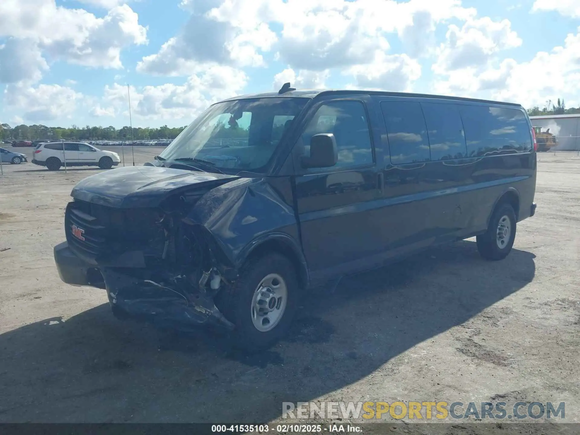 2 fotografías del automóvil dañado 1GJZ7NFG6K1301110 GMC SAVANA 3500 2019