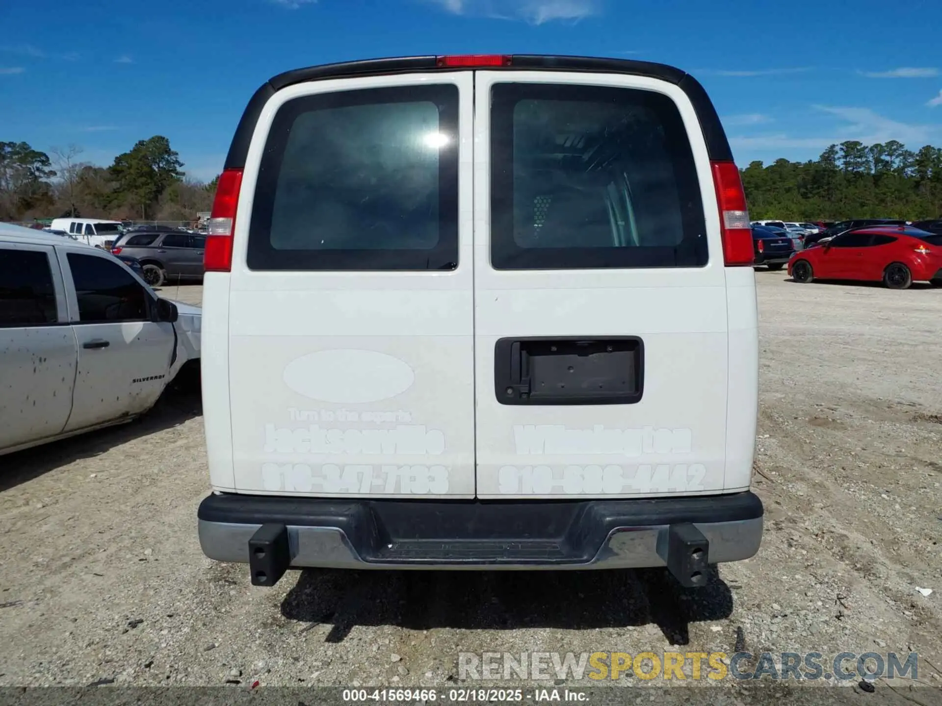 16 fotografías del automóvil dañado 1GTW7AFG8L1198129 GMC SAVANA CARGO 2020