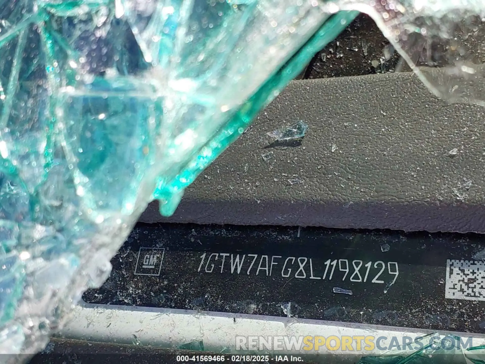 9 fotografías del automóvil dañado 1GTW7AFG8L1198129 GMC SAVANA CARGO 2020