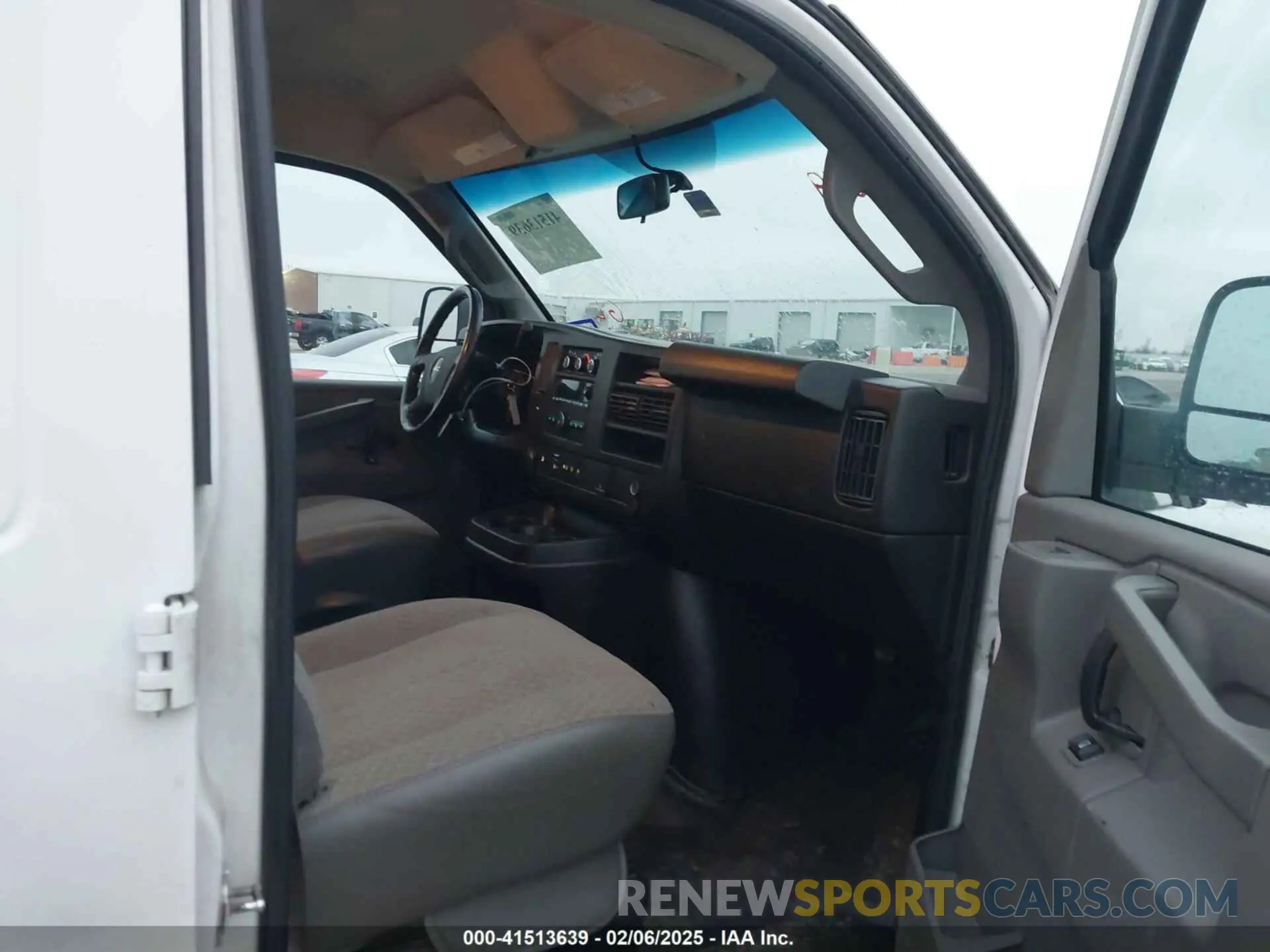 5 fotografías del automóvil dañado 1GTZ7HFG0L1193707 GMC SAVANA CARGO 2020