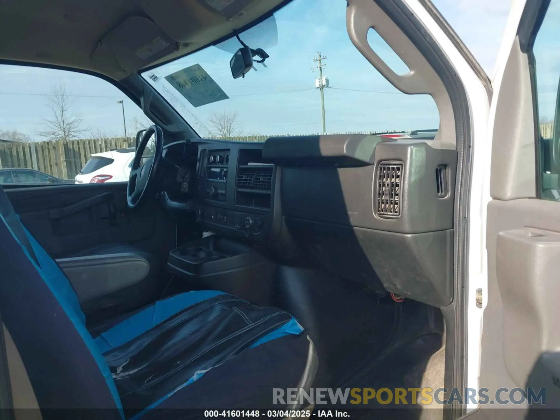 5 fotografías del automóvil dañado 1GTZ7HFG1L1257768 GMC SAVANA CARGO 2020