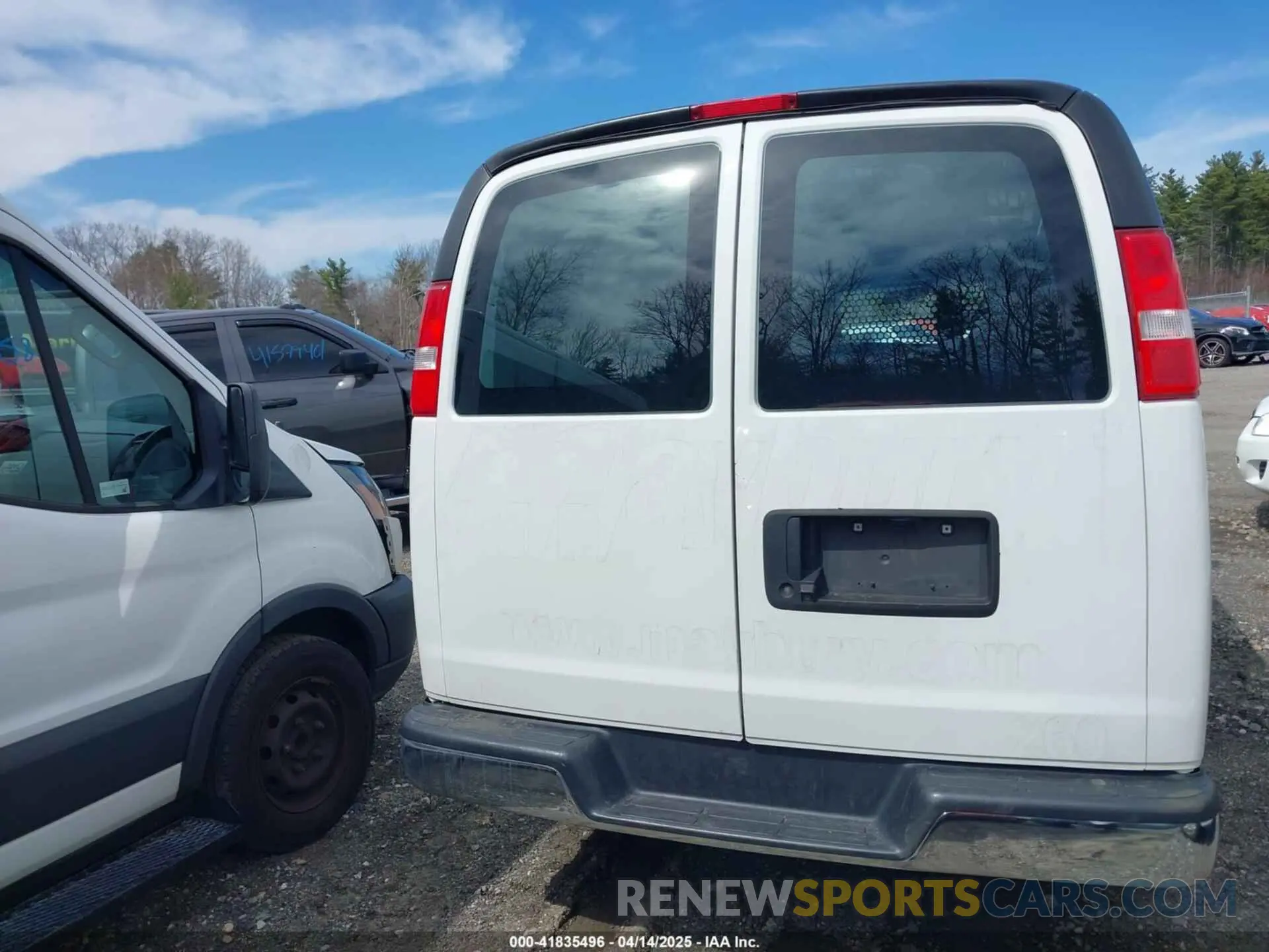 17 fotografías del automóvil dañado 1GTW7AF72M1191484 GMC SAVANA CARGO 2021