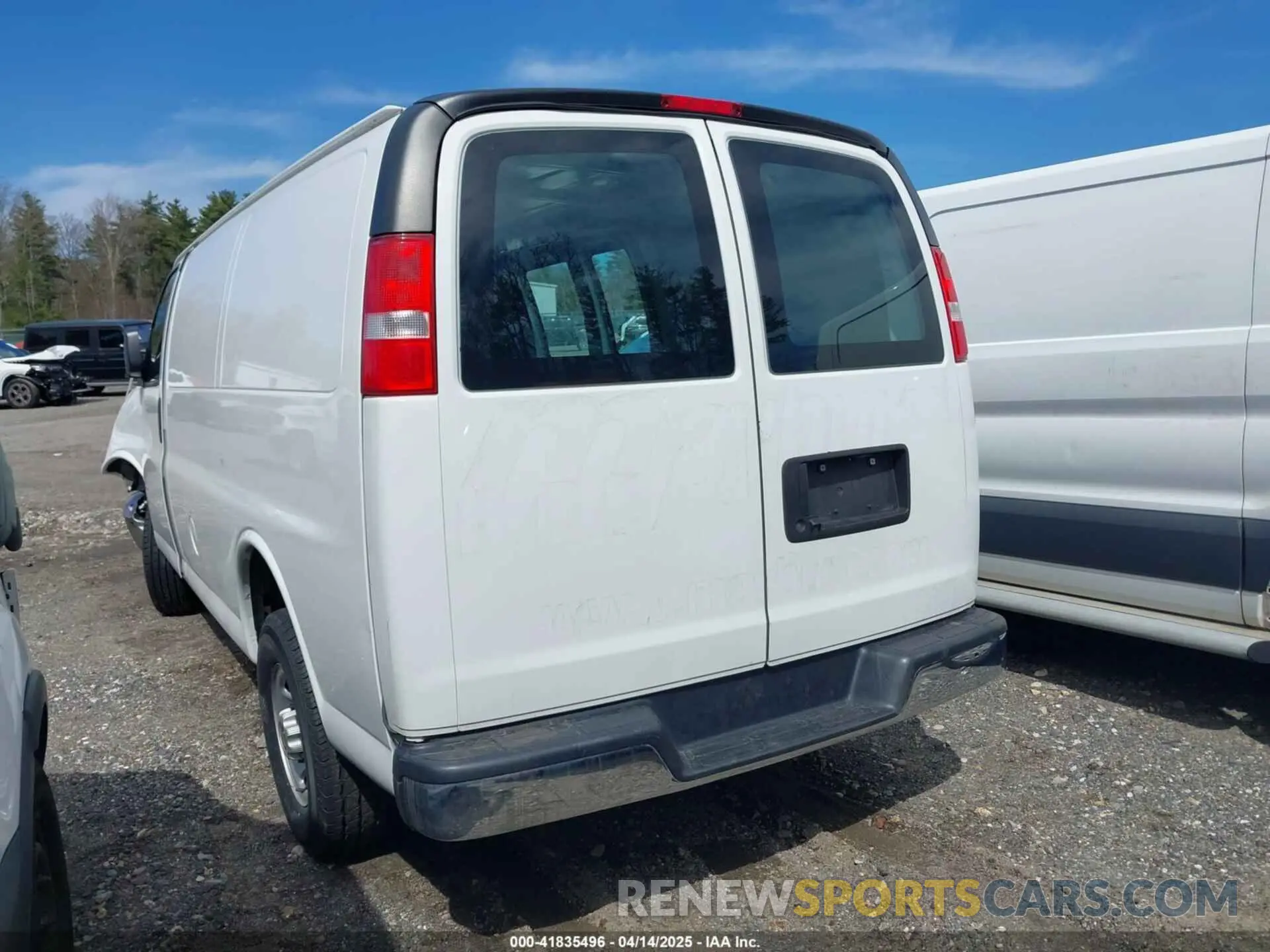 3 fotografías del automóvil dañado 1GTW7AF72M1191484 GMC SAVANA CARGO 2021