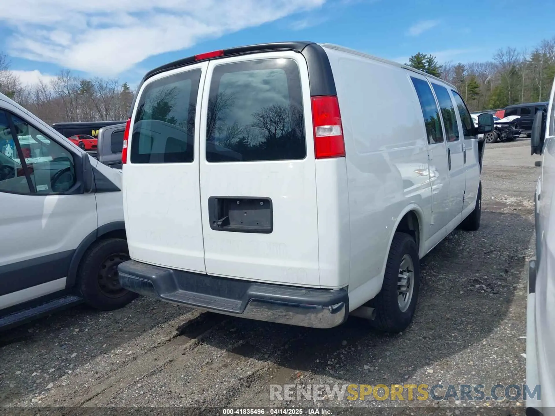 4 fotografías del automóvil dañado 1GTW7AF72M1191484 GMC SAVANA CARGO 2021