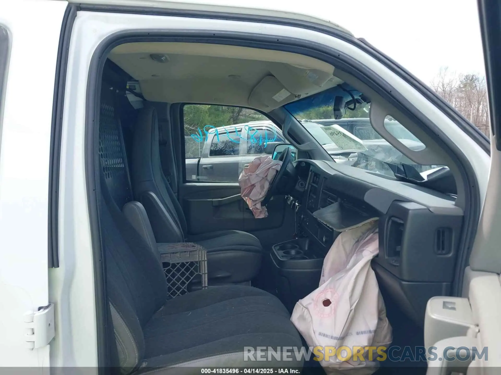 5 fotografías del automóvil dañado 1GTW7AF72M1191484 GMC SAVANA CARGO 2021