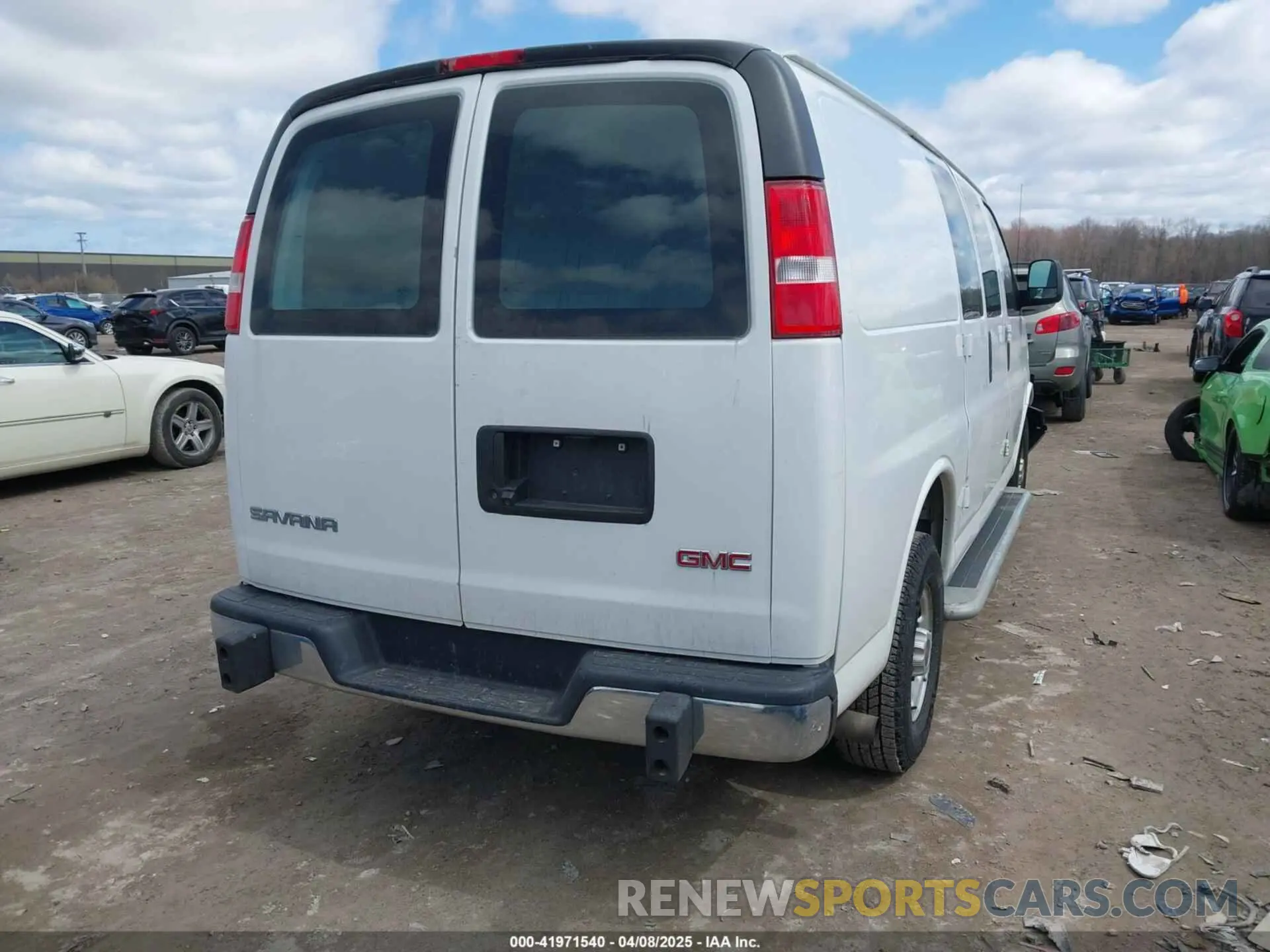 4 fotografías del automóvil dañado 1GTW7AF72M1255233 GMC SAVANA CARGO 2021