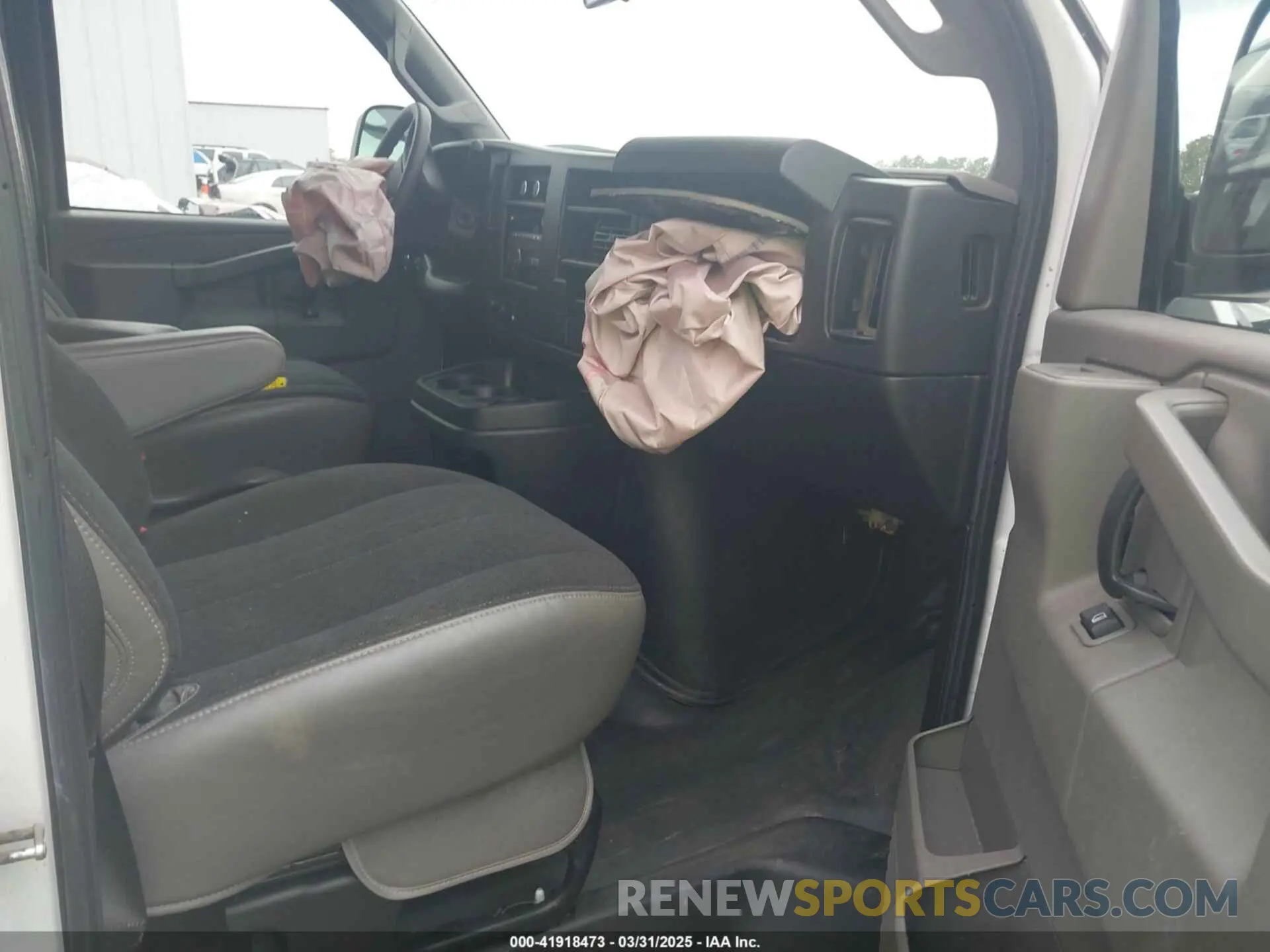 5 fotografías del automóvil dañado 1GTW7AFPXM1307496 GMC SAVANA CARGO 2021