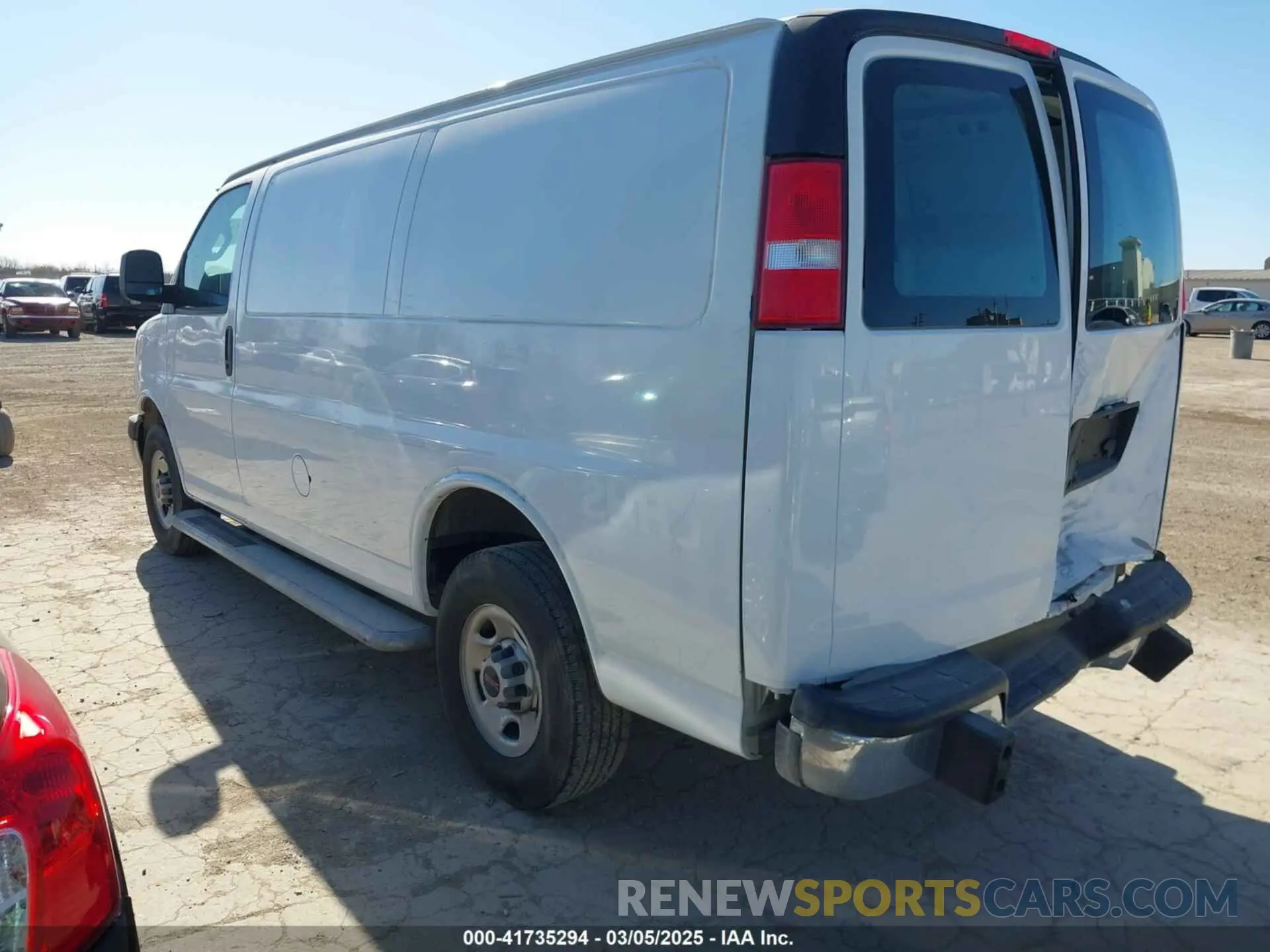 3 fotografías del automóvil dañado 1GTW7AFP8N1172293 GMC SAVANA CARGO 2022