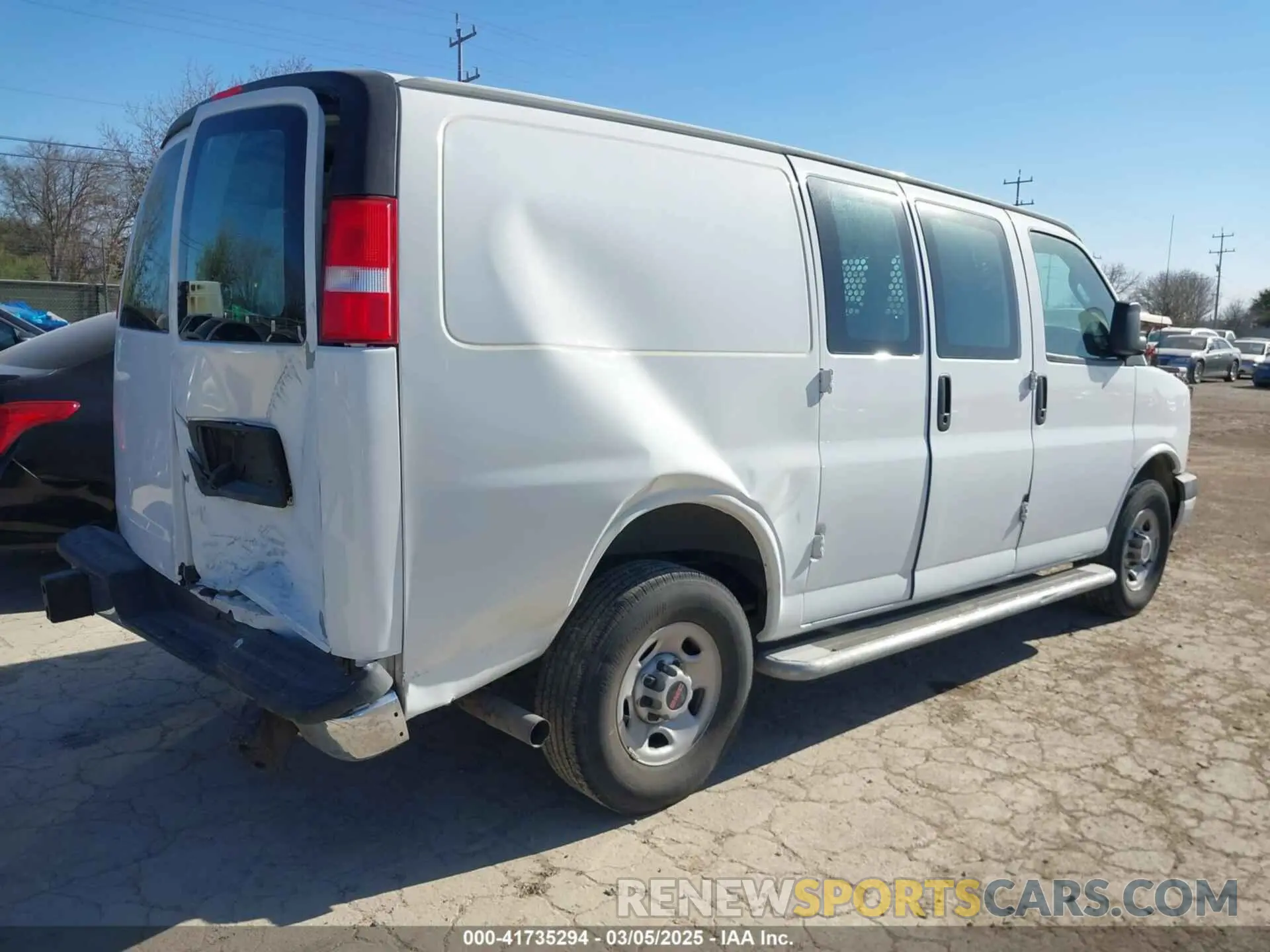 4 fotografías del automóvil dañado 1GTW7AFP8N1172293 GMC SAVANA CARGO 2022