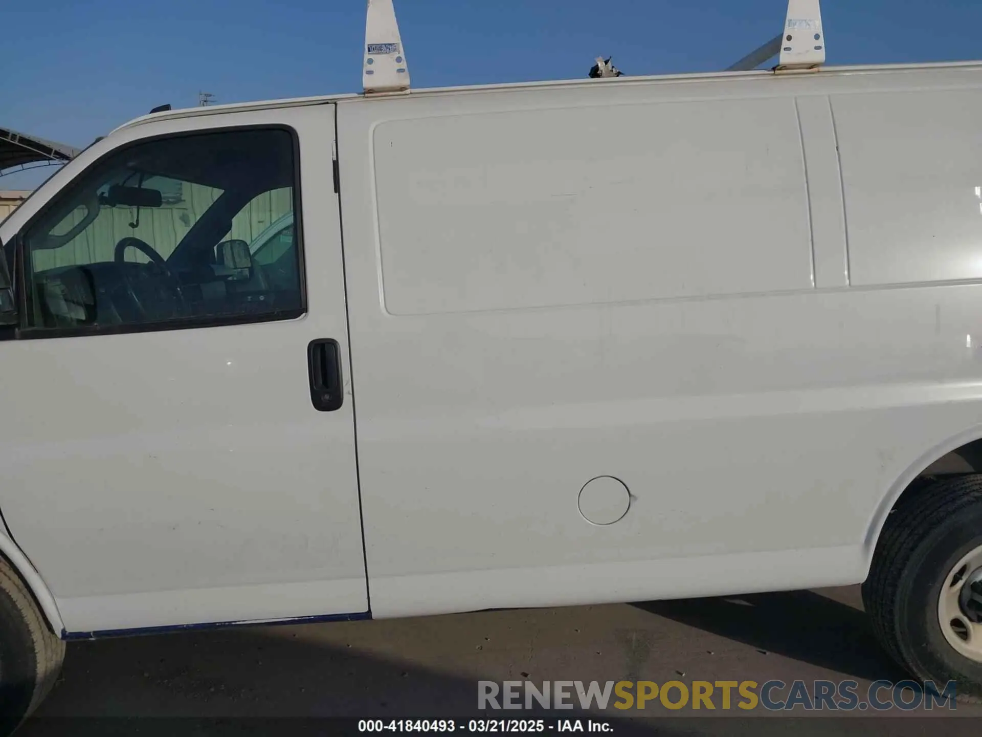 14 fotografías del automóvil dañado 1GTW7AFPXN1139117 GMC SAVANA CARGO 2022