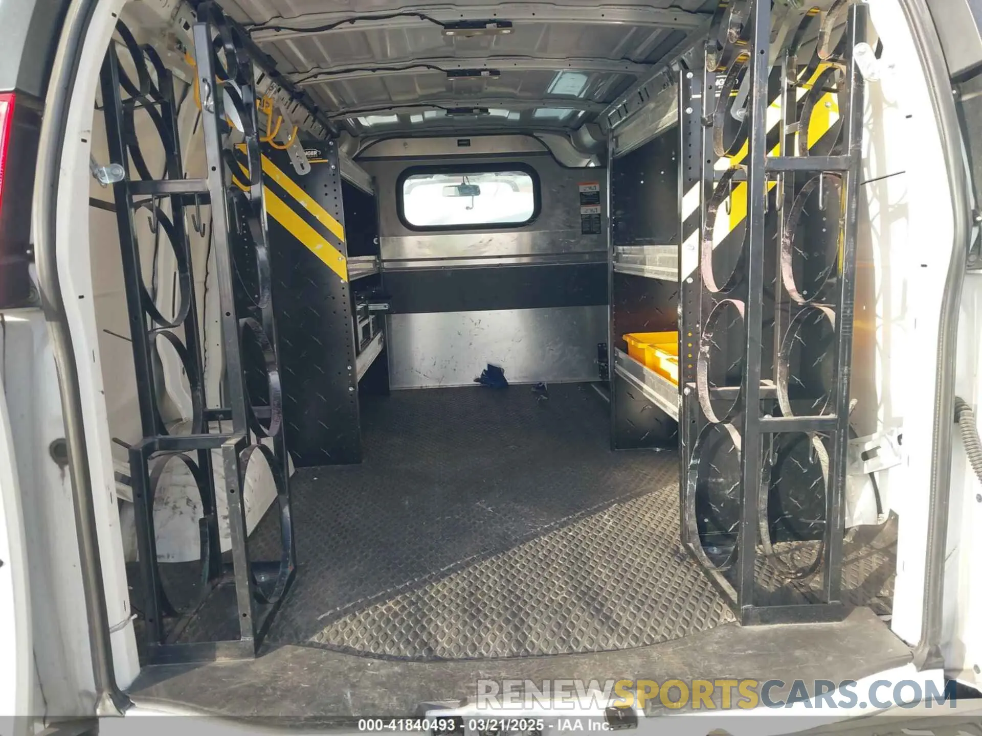 8 fotografías del automóvil dañado 1GTW7AFPXN1139117 GMC SAVANA CARGO 2022