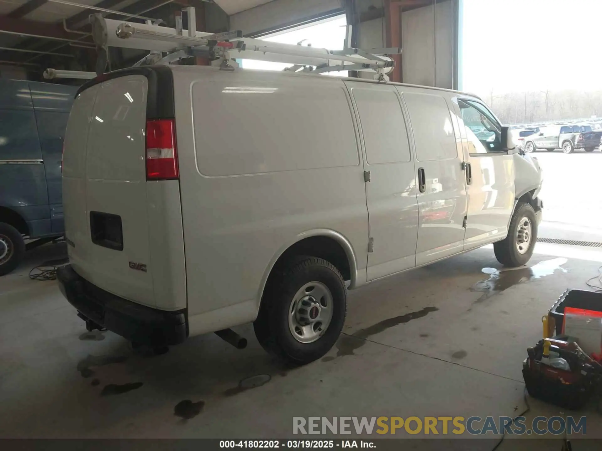 4 fotografías del automóvil dañado 1GTW7AFP2P1120306 GMC SAVANA CARGO 2023