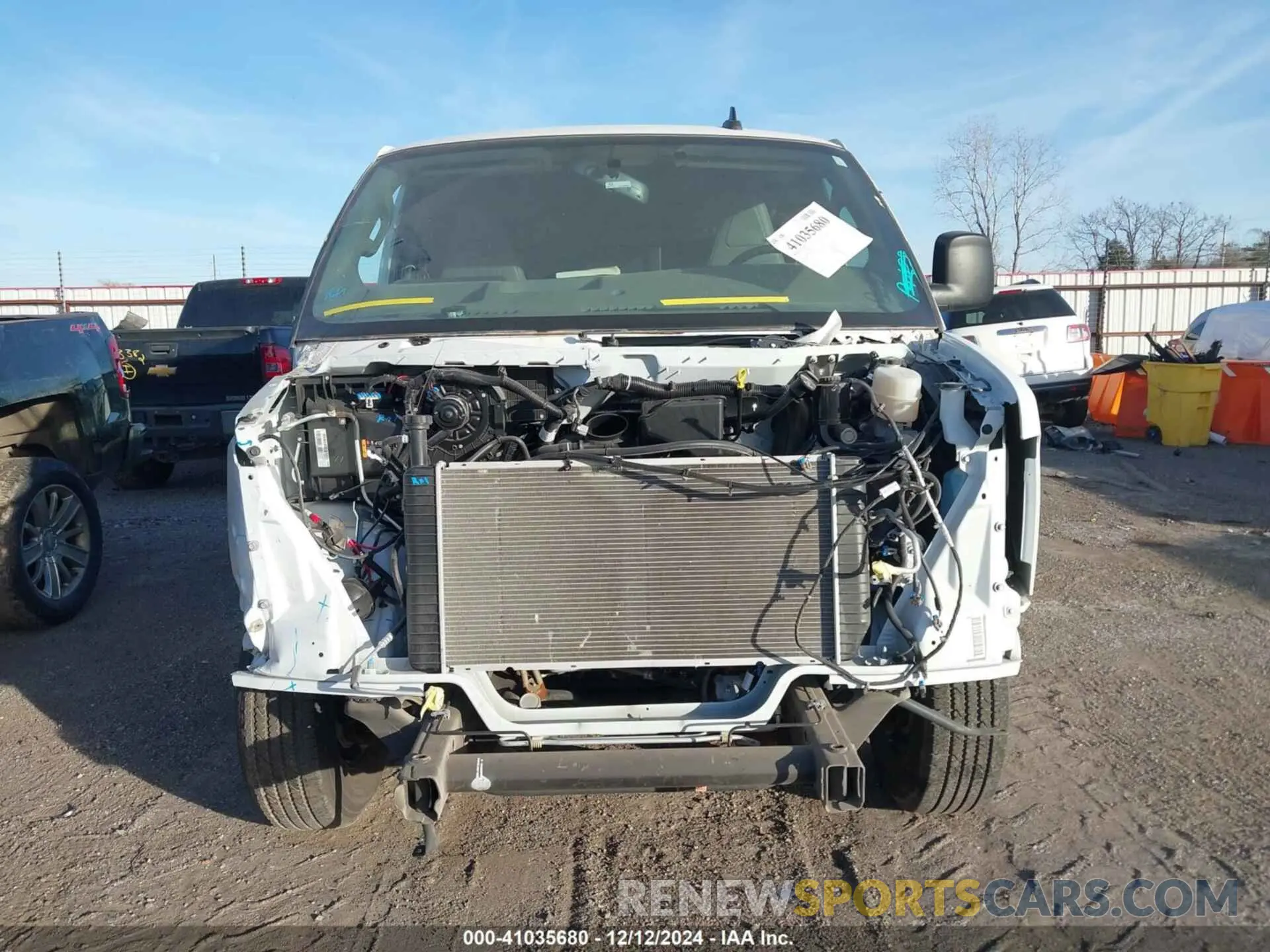 13 fotografías del automóvil dañado 1GTW7AFP3P1167893 GMC SAVANA CARGO 2023