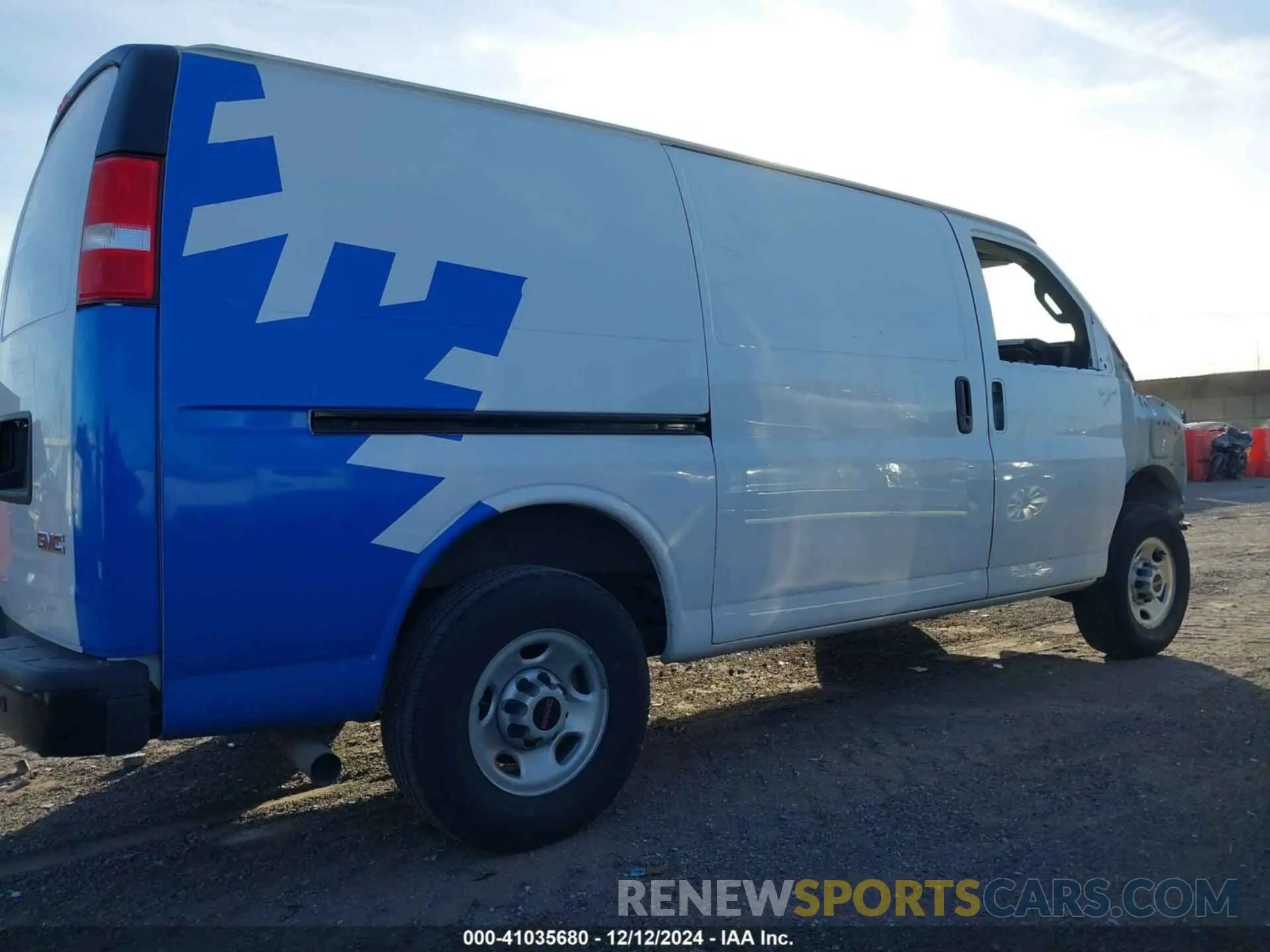 14 fotografías del automóvil dañado 1GTW7AFP3P1167893 GMC SAVANA CARGO 2023