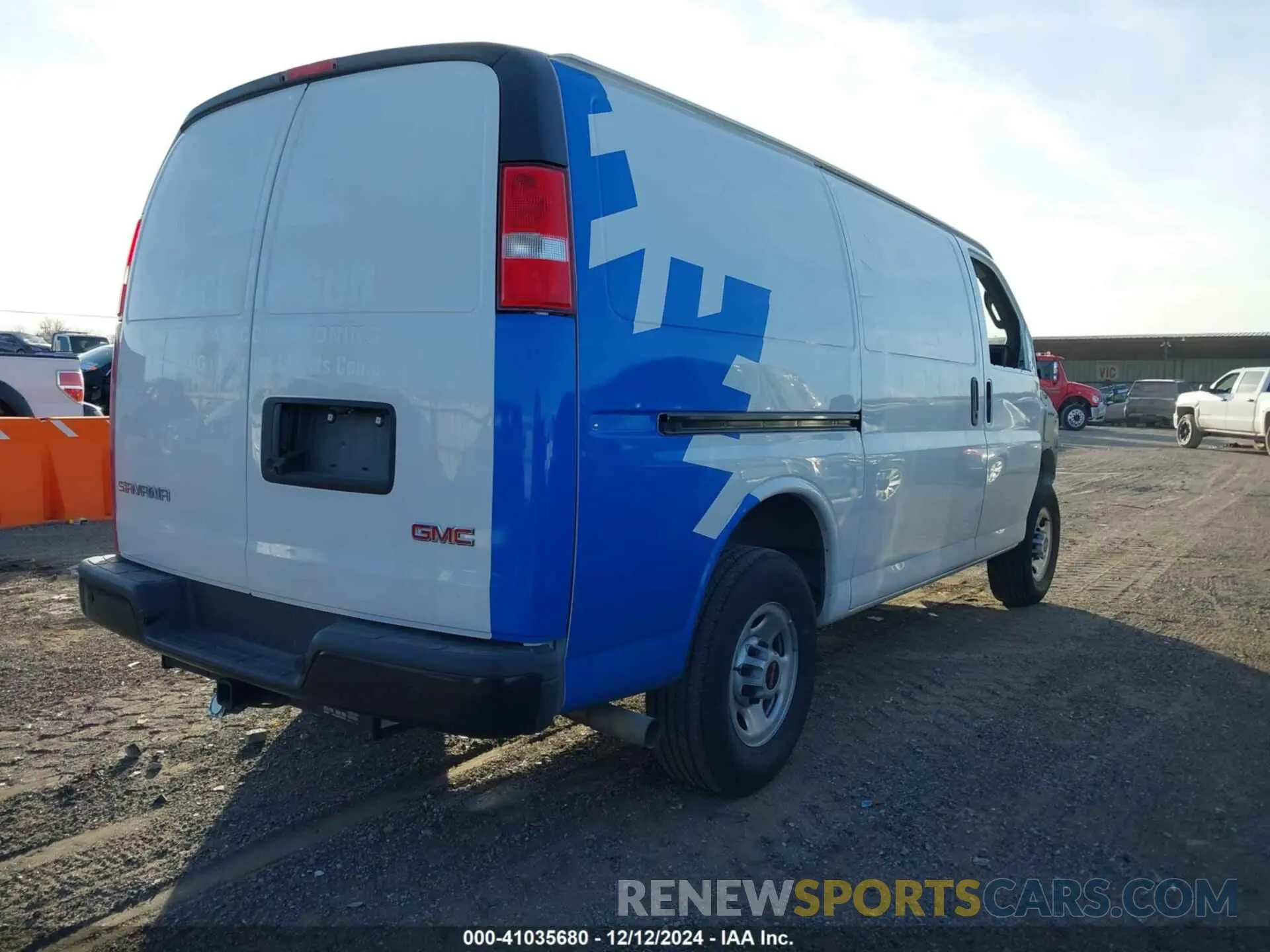 4 fotografías del automóvil dañado 1GTW7AFP3P1167893 GMC SAVANA CARGO 2023