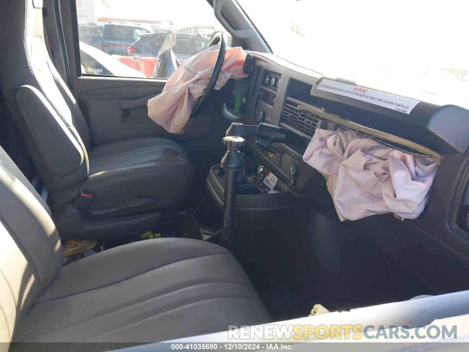 5 fotografías del automóvil dañado 1GTW7AFP3P1167893 GMC SAVANA CARGO 2023