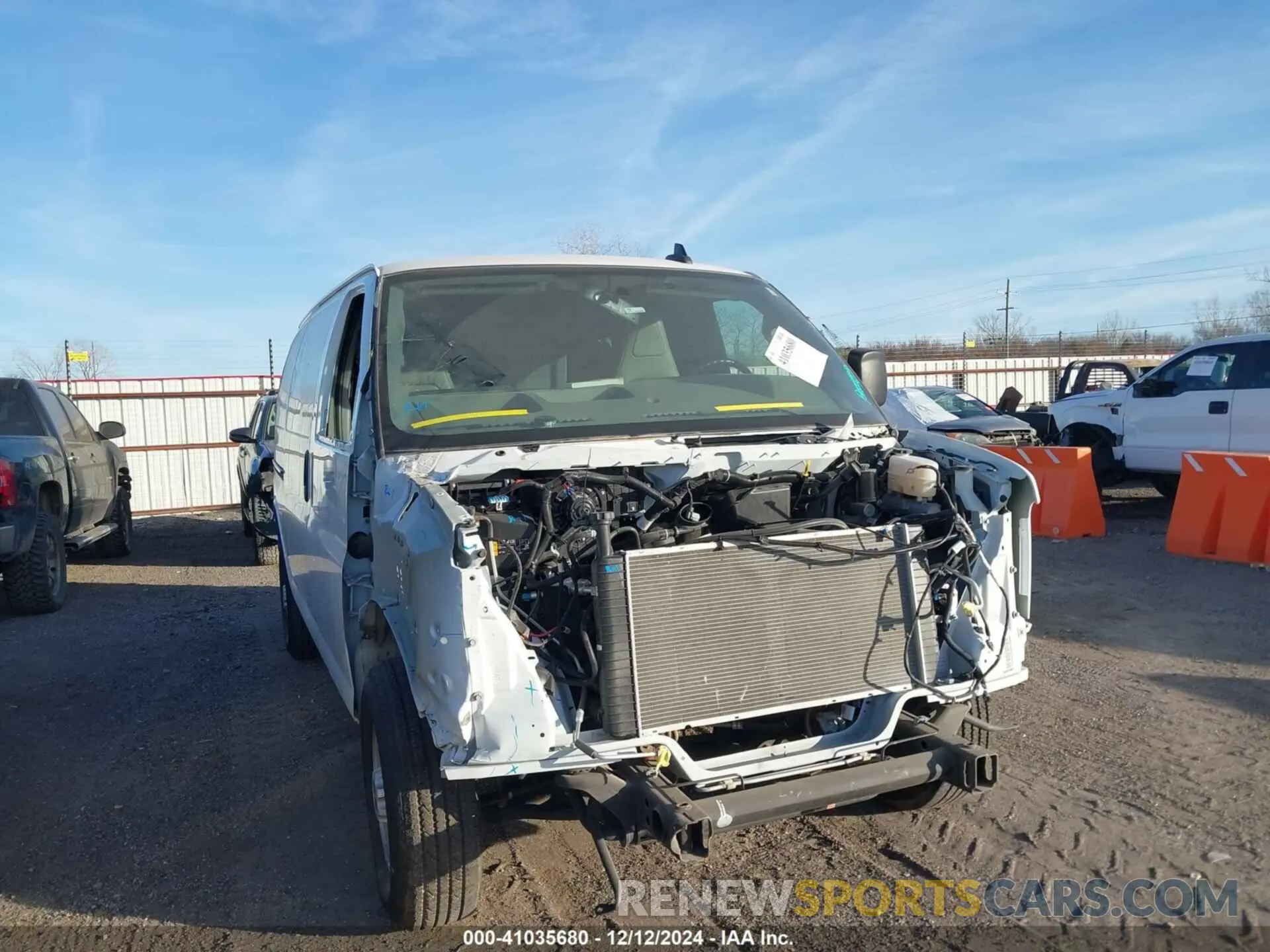 6 fotografías del automóvil dañado 1GTW7AFP3P1167893 GMC SAVANA CARGO 2023