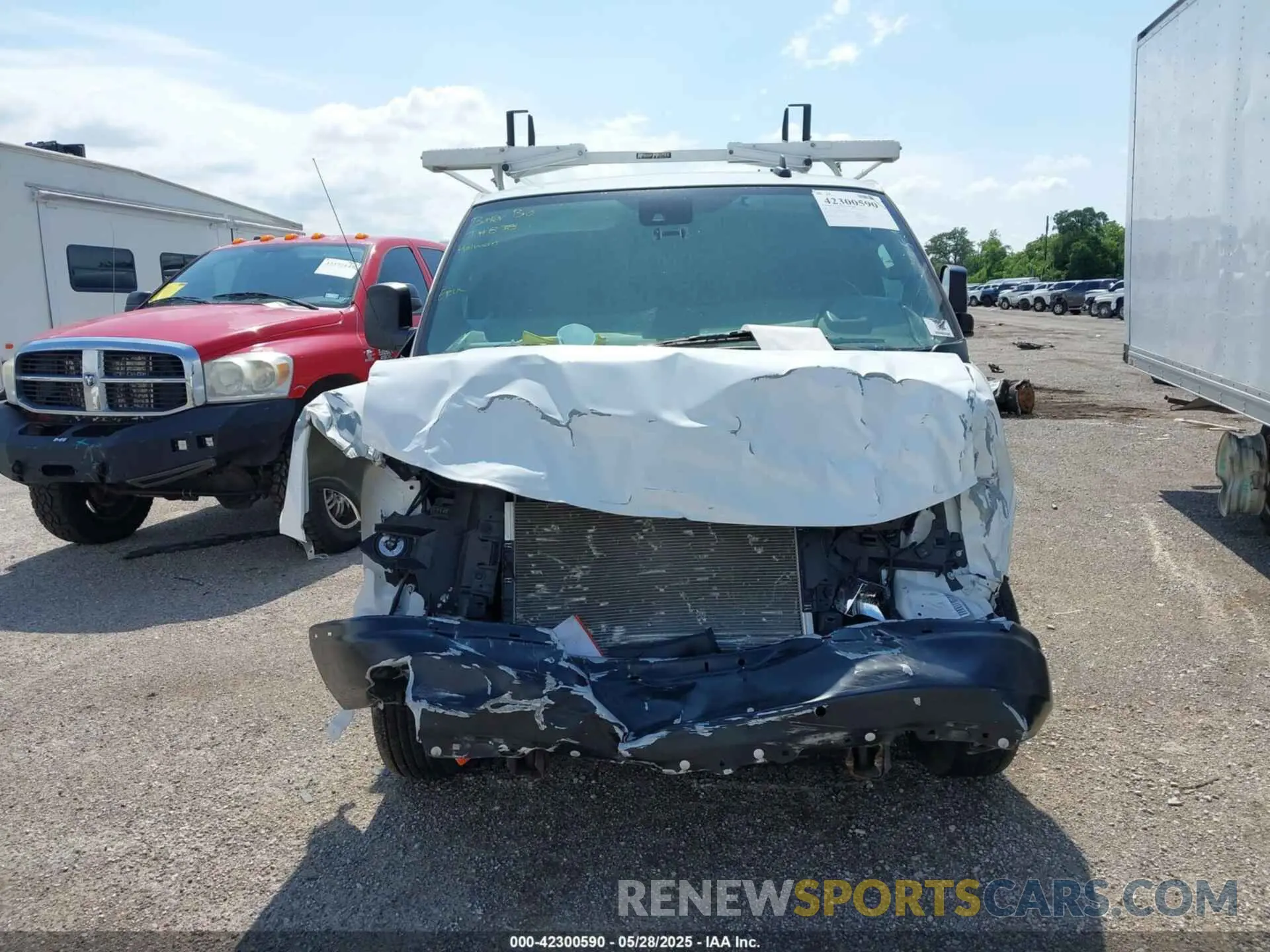 12 fotografías del automóvil dañado 1GTW7AFP9P1152928 GMC SAVANA CARGO 2023