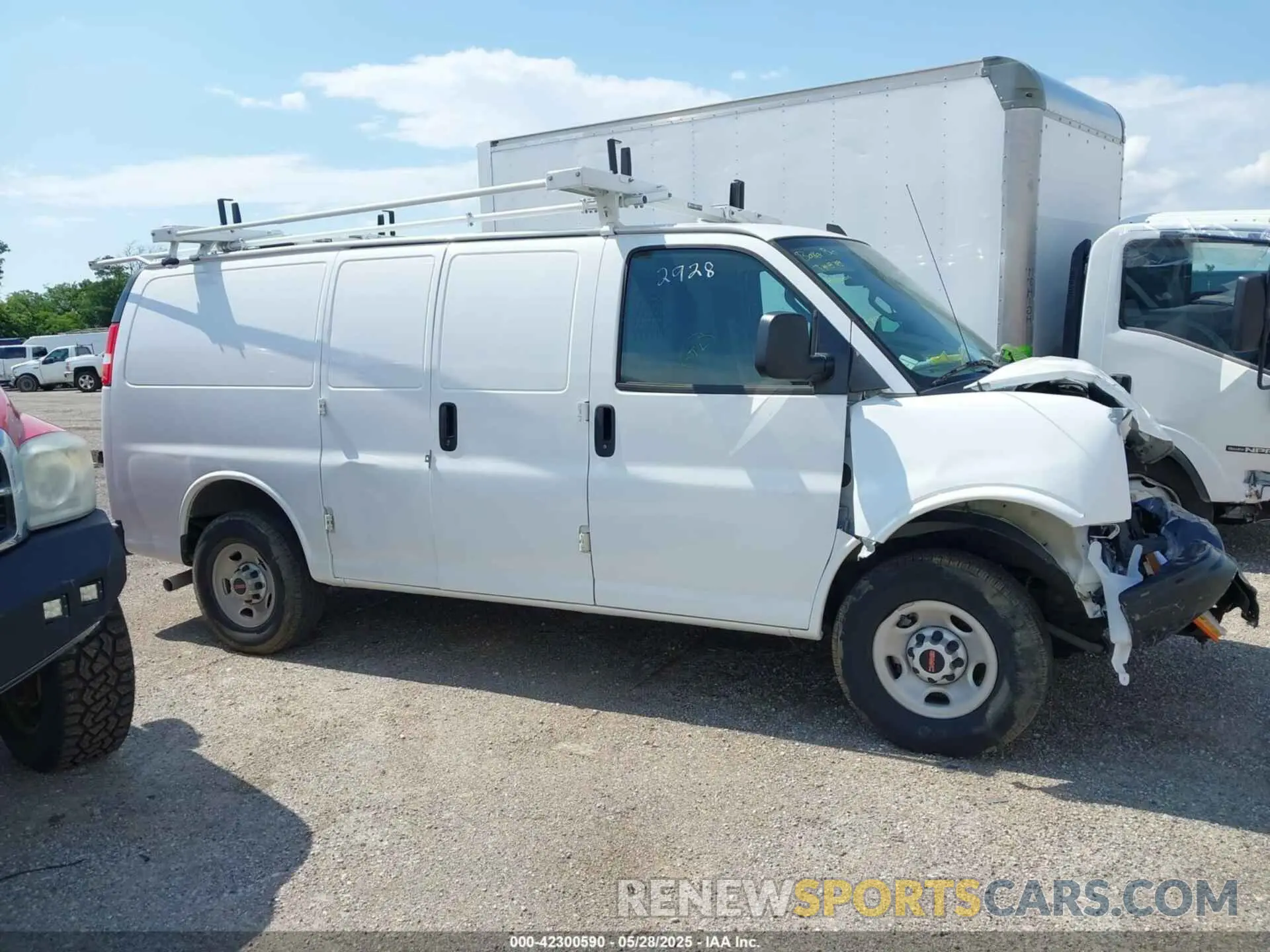 13 fotografías del automóvil dañado 1GTW7AFP9P1152928 GMC SAVANA CARGO 2023