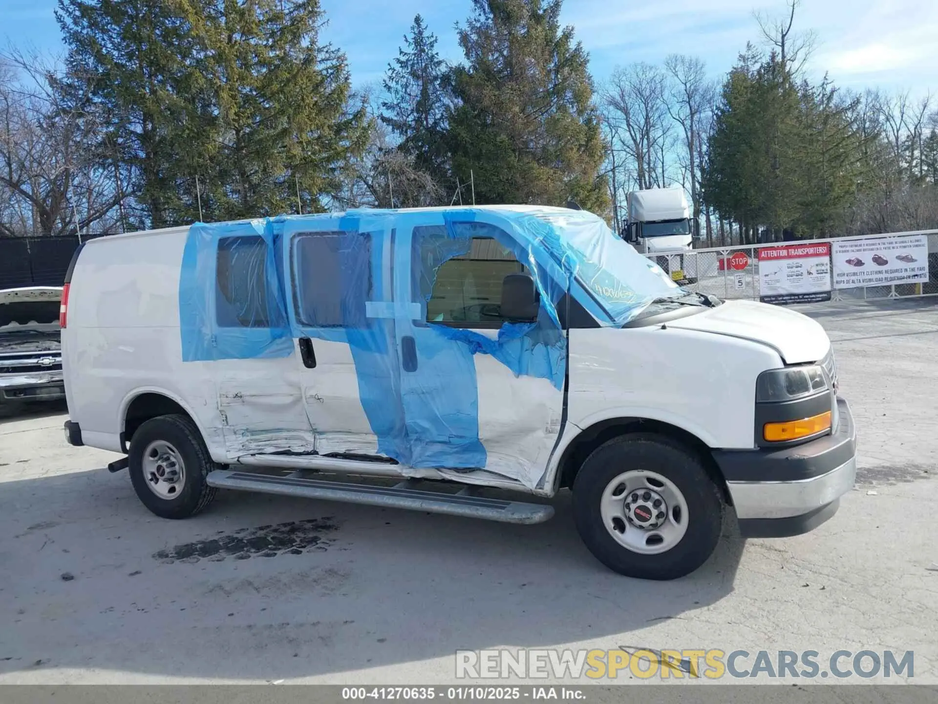 13 fotografías del automóvil dañado 1GTW7AFPXP1182925 GMC SAVANA CARGO 2023