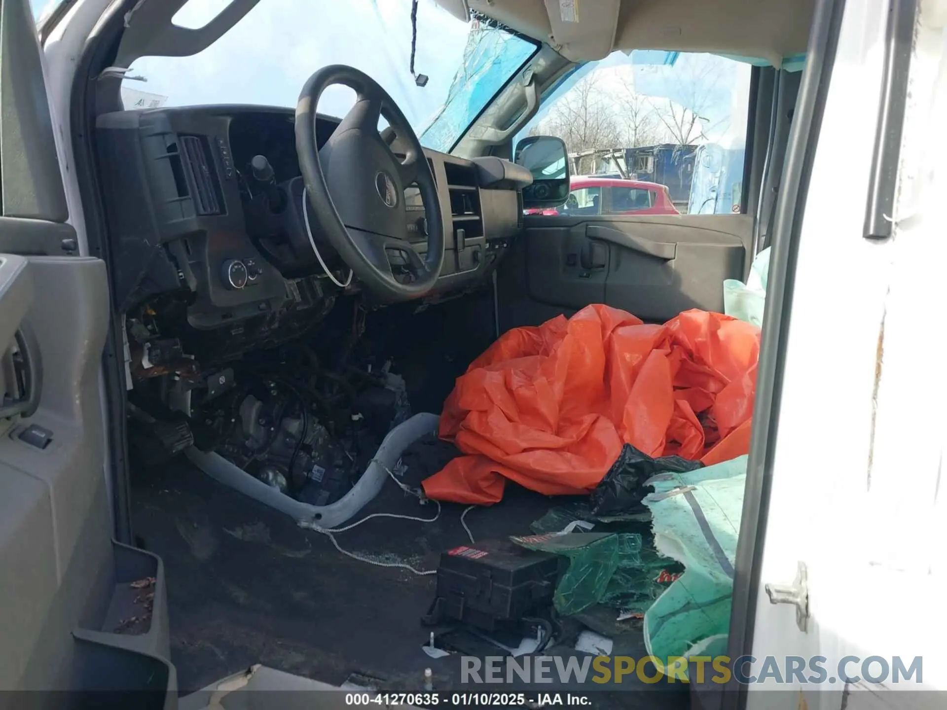 5 fotografías del automóvil dañado 1GTW7AFPXP1182925 GMC SAVANA CARGO 2023