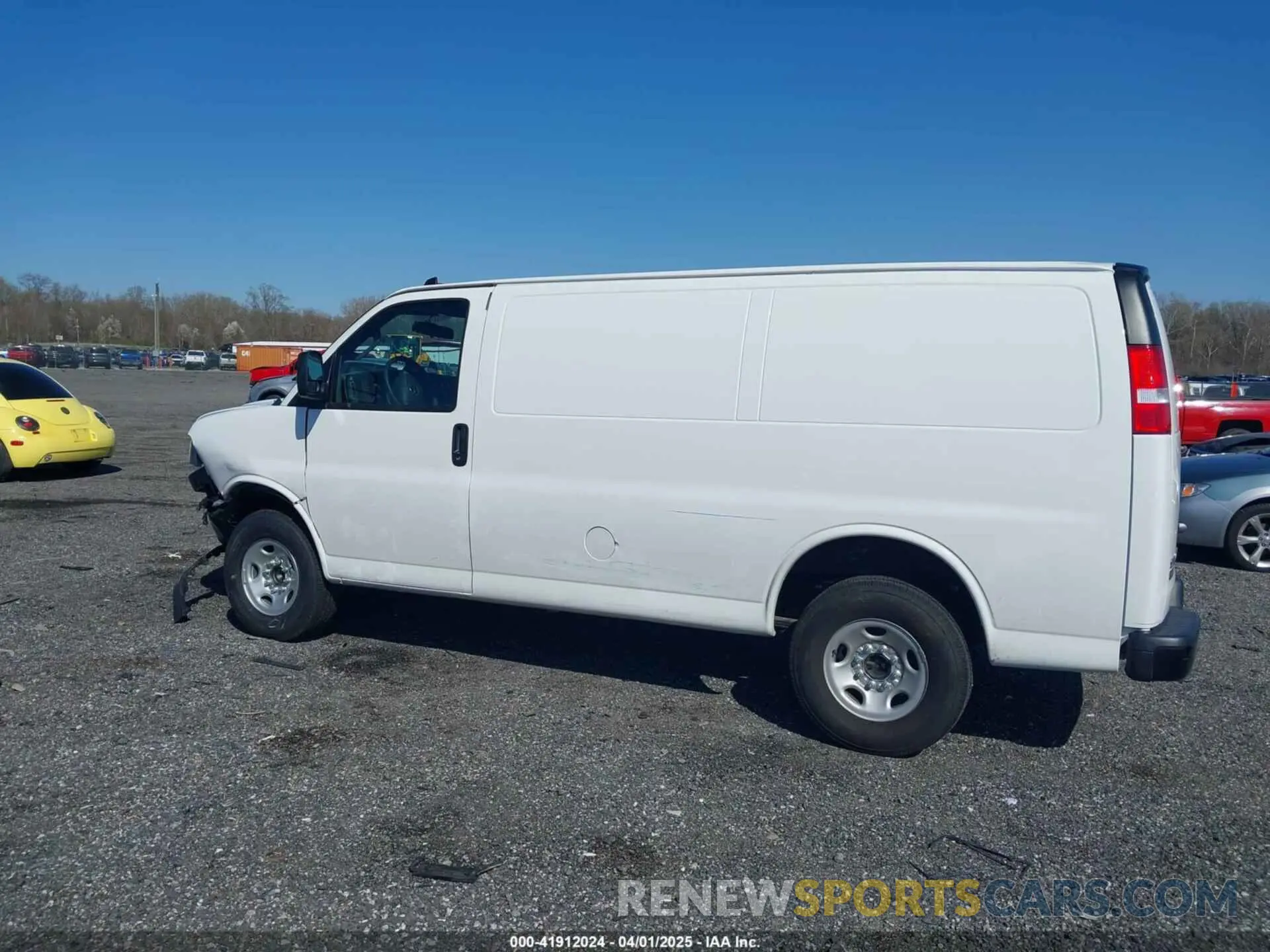 14 fotografías del automóvil dañado 1GTW7AF71R1289106 GMC SAVANA CARGO 2024