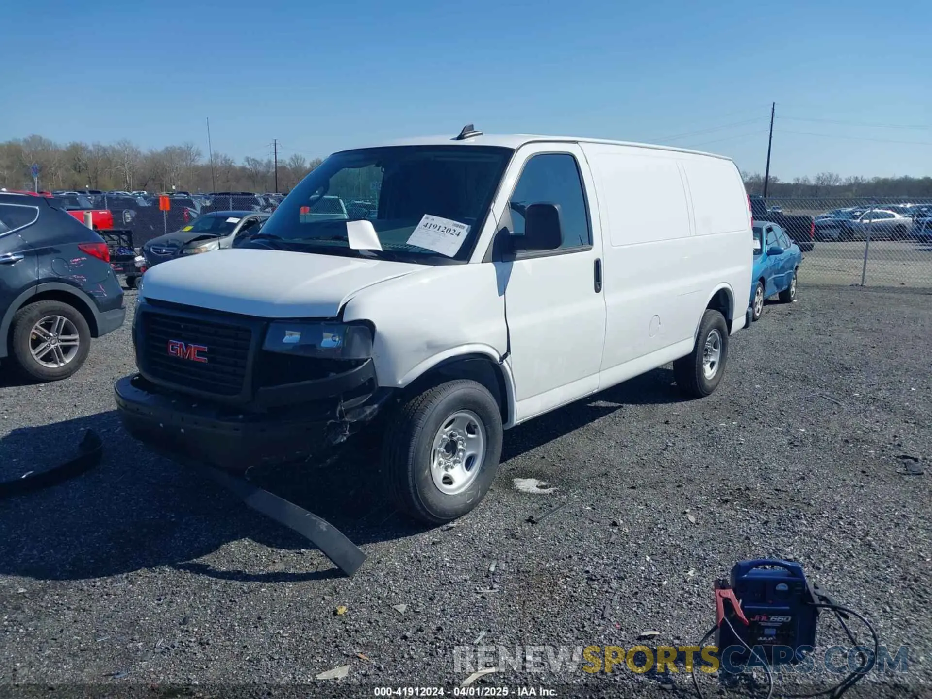 2 fotografías del automóvil dañado 1GTW7AF71R1289106 GMC SAVANA CARGO 2024