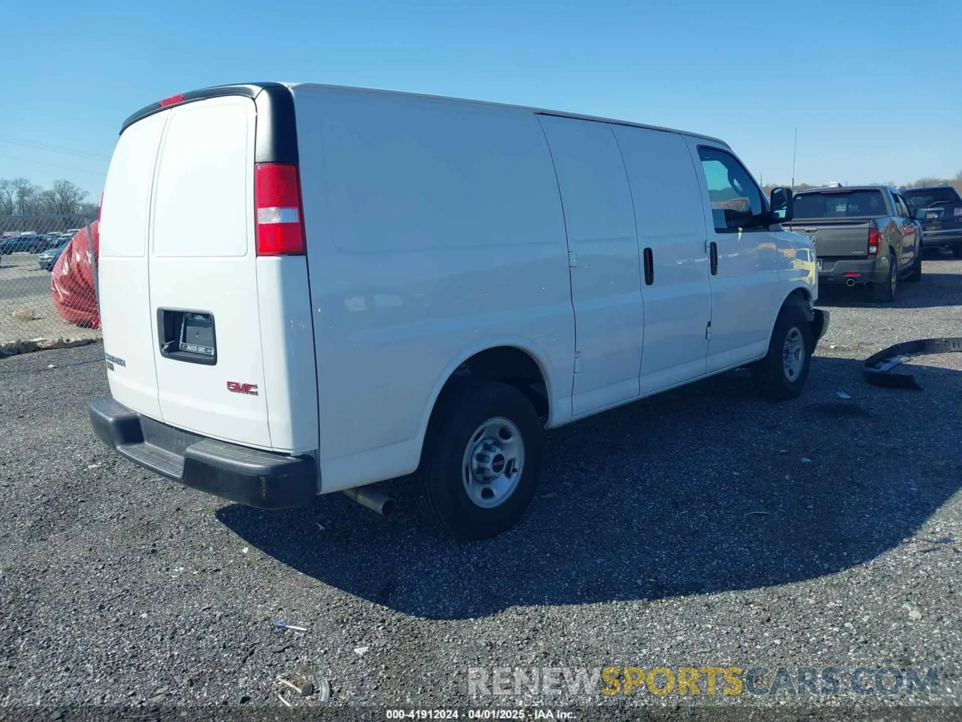 4 fotografías del automóvil dañado 1GTW7AF71R1289106 GMC SAVANA CARGO 2024