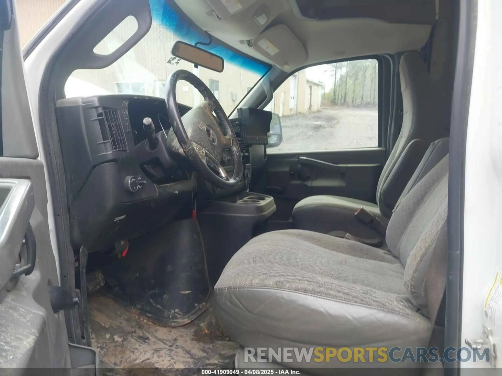 7 fotografías del automóvil dañado 1GD07SFP1K1295775 GMC SAVANA CUTAWAY 2019