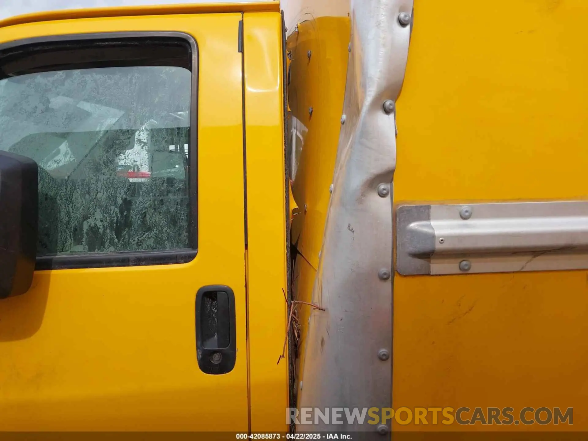 14 fotografías del automóvil dañado 7GZ37TC75NN006585 GMC SAVANA CUTAWAY 2022