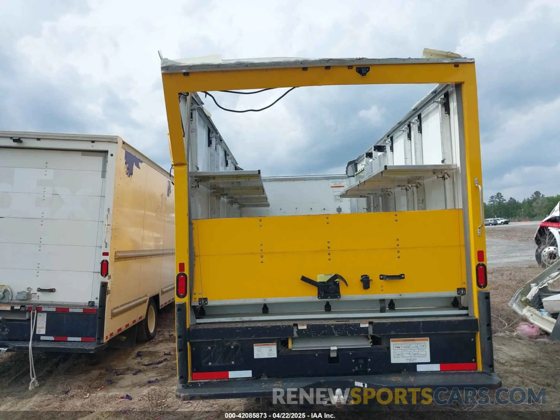15 fotografías del automóvil dañado 7GZ37TC75NN006585 GMC SAVANA CUTAWAY 2022