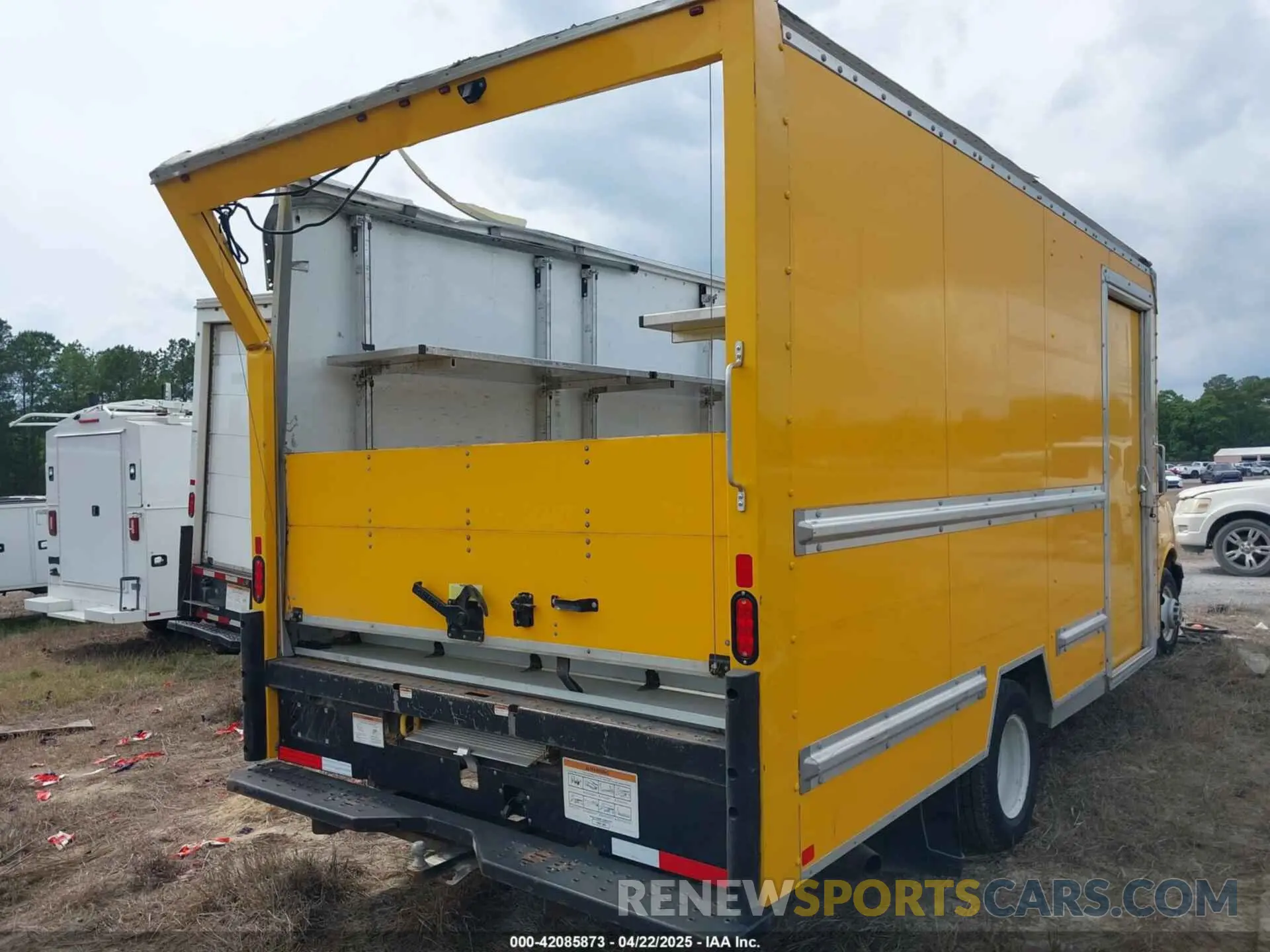4 fotografías del automóvil dañado 7GZ37TC75NN006585 GMC SAVANA CUTAWAY 2022