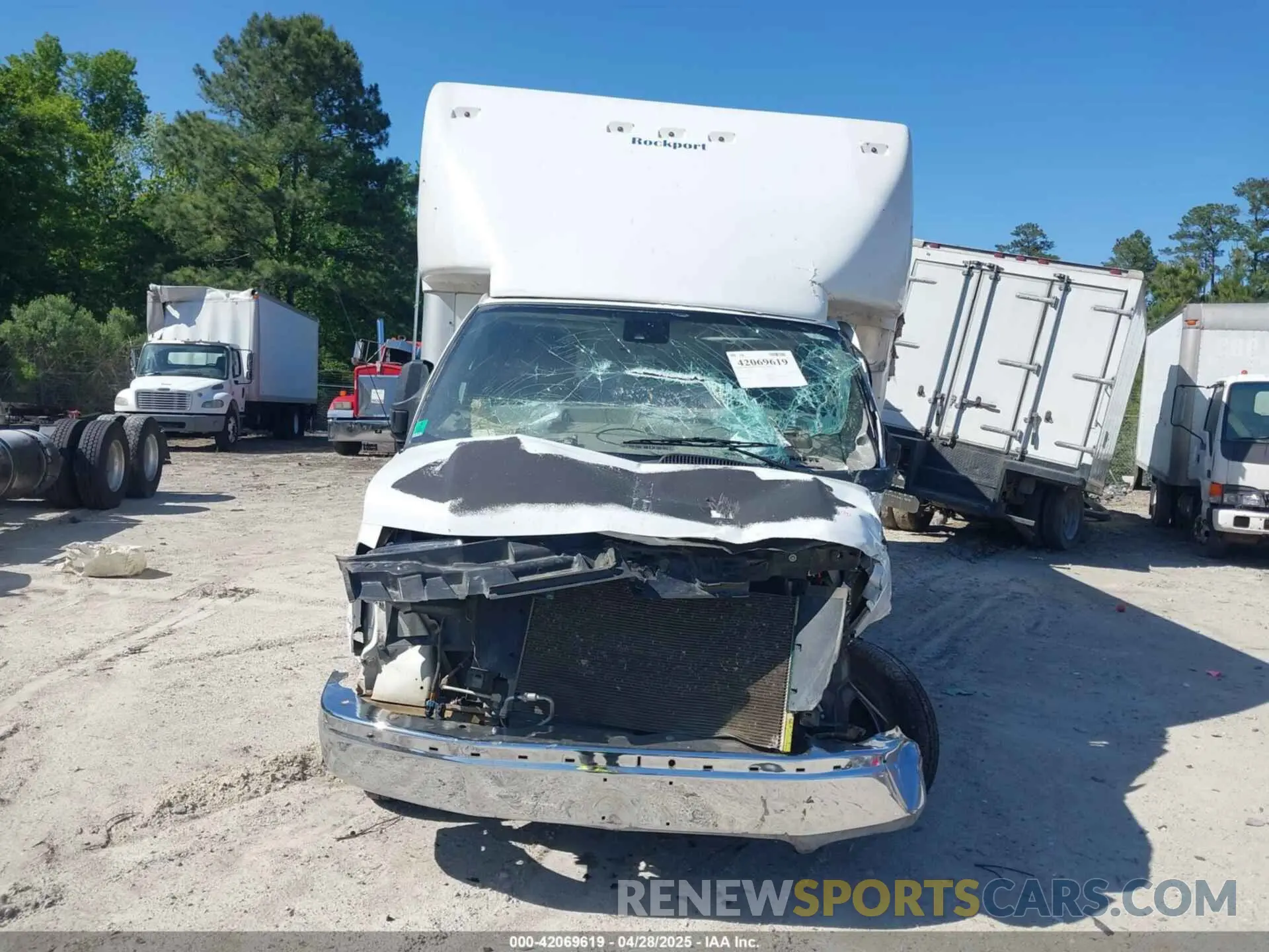 12 fotografías del automóvil dañado 7GZ67VC74MN001689 GMC SAVANA CUTAWAY 4500 2021
