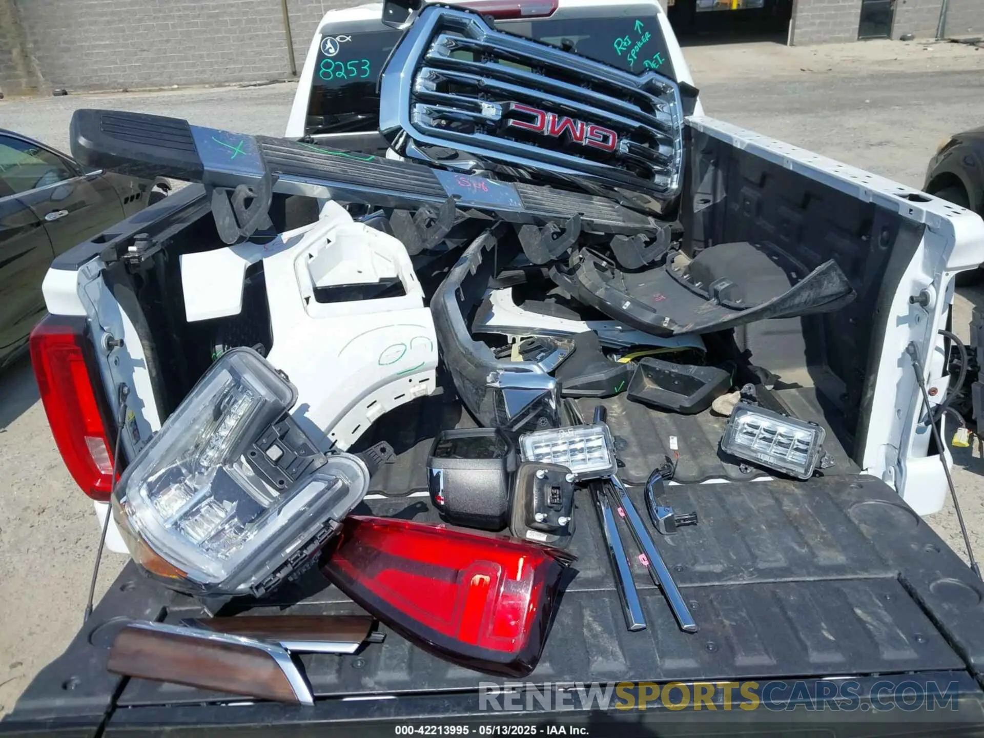 12 fotografías del automóvil dañado 1GTU9DEL9KZ318666 GMC SIERRA 1500 2019