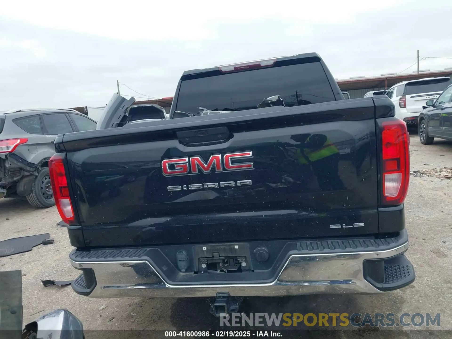 17 fotografías del automóvil dañado 1GTP8BEDXLZ152530 GMC SIERRA 1500 2020