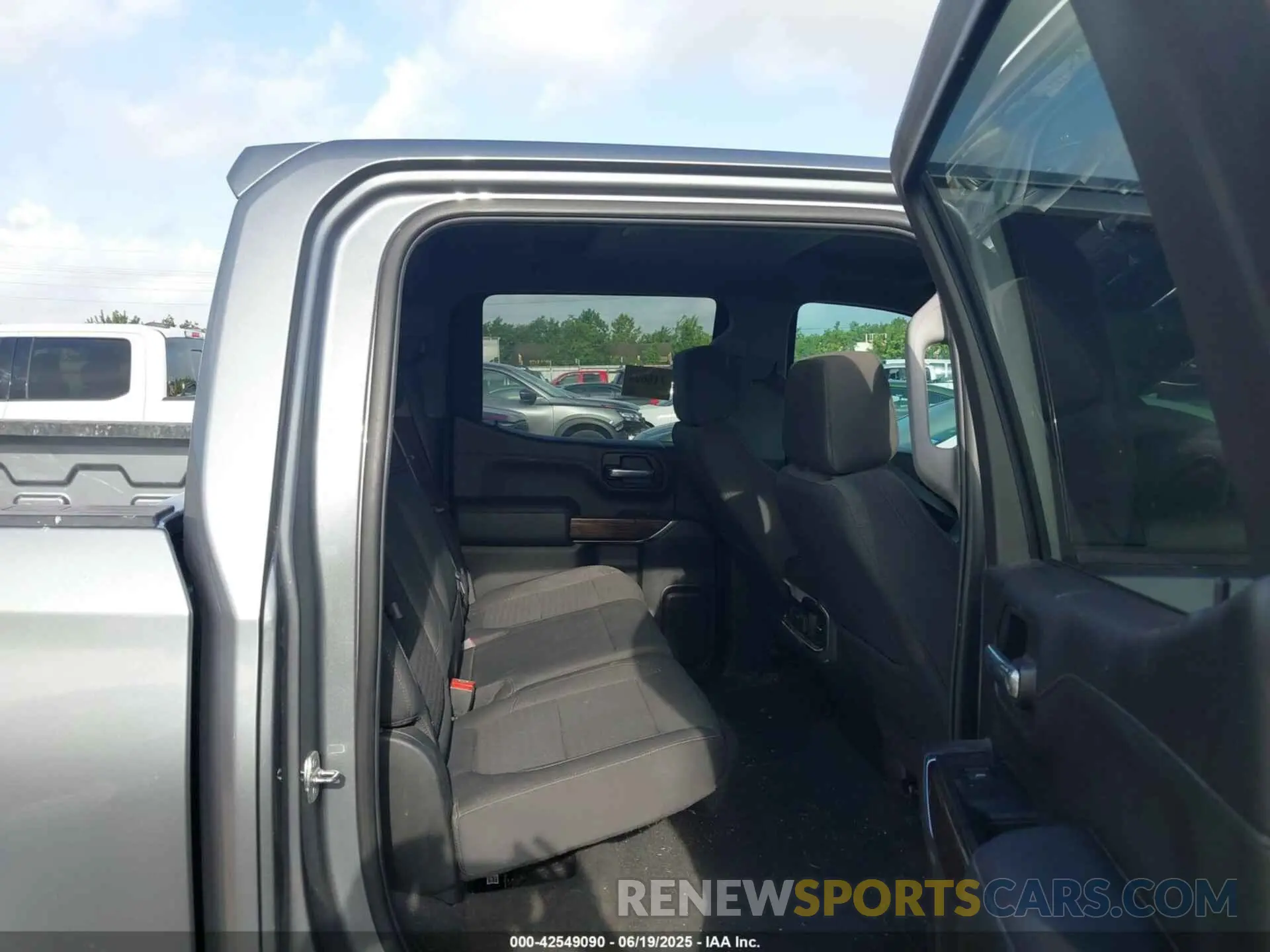 8 fotografías del automóvil dañado 3GTP8CET6LG333170 GMC SIERRA 1500 2020