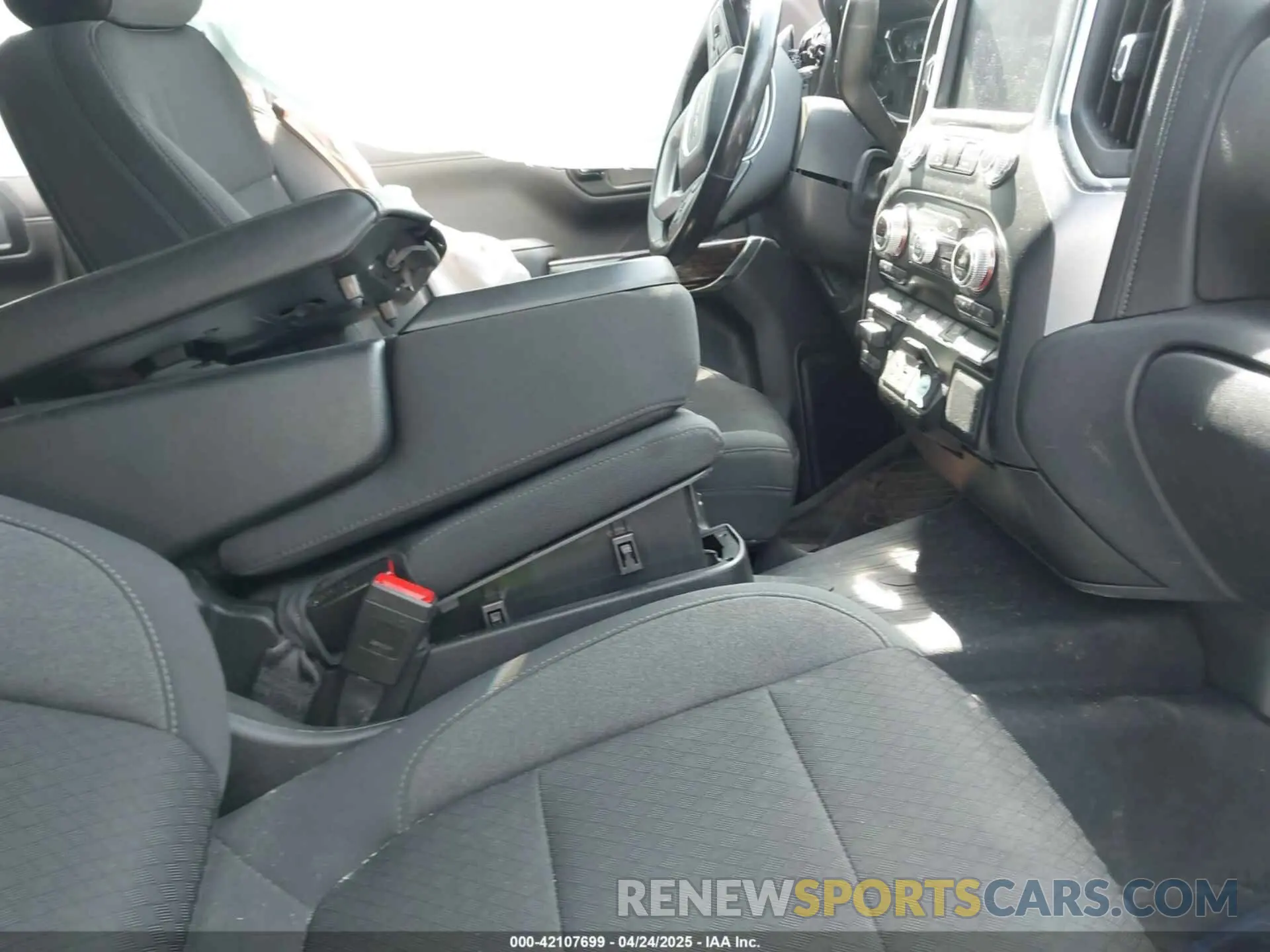 5 fotografías del automóvil dañado 3GTU9CET8MG410025 GMC SIERRA 1500 2021