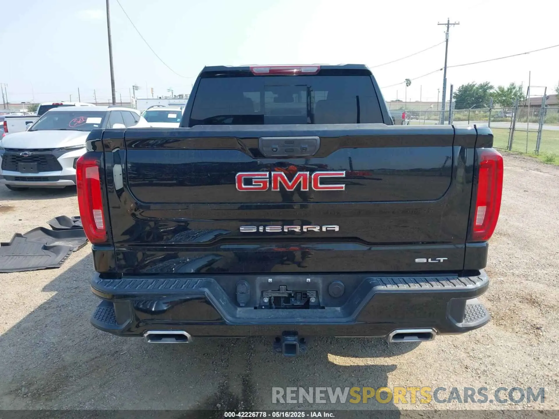17 fotografías del automóvil dañado 1GTUUDED1NZ646000 GMC SIERRA 1500 2022